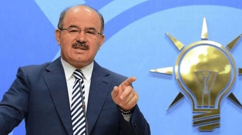 <h3><strong>ARKASINDA KRİTİK İSİM VAR MI?</strong></h3>
<p>Yargıtay Başkanlığı kayıtlarına göre halen aktif olan 158.parti olmak için hazırlıklarına devam eden Çelik ve arkadaşlarının arkasında eski Cumhurbaşkanı Abdullah Gül’ün bulunduğu iddia ediliyor. AK Parti’nin kurucu kadrosundan bazı isimlerinde yer alacağı öne sürülen bu partinin çizgisinin milliyetçi, muhafazakâr, demokrat ve özgürlükçü olacağı ifade ediliyor. Ancak Gül’e yakın isimler, Çelik ile temasın parti kurmak yönünde olmadığını vurguladılar.</p>