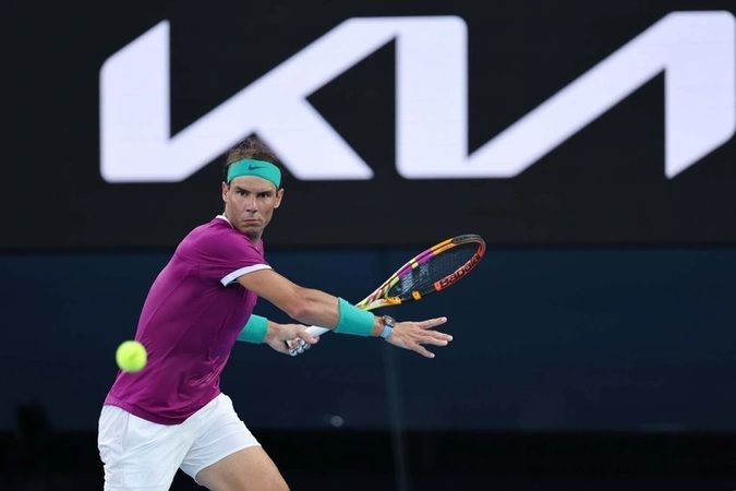 <p>Tenis<span> denildiği zaman ilk akla gelen isimlerden olan İspanyol raket Rafael </span>Nadal<span>, hayranlarını üzen bir karar aldı. İspanyol tenisçi 39 yaşında tenisi bıraktığını açıkladı.</span></p>
<p><strong>"HERKESE ÇOK TEŞEKKÜRLER"</strong></p>
<p>Sosyal medya hesabından paylaşım yapan Nadal, “Herkese çok teşekkürler” ifadesini kullandı.</p>