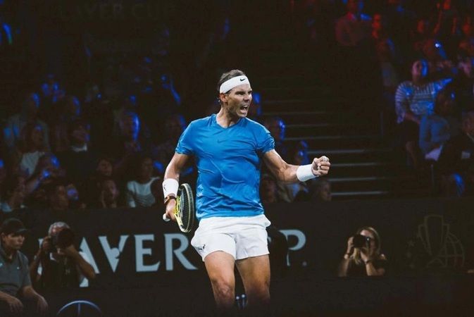 <p><strong>RAFAEL NADAL’IN KARİYERİ</strong></p>
<p>2005 Fransa Açık'ta kazandığı ilk "Grand Slam" şampiyonluğundan bu yana, 2022 Fransa Açık şampiyonluğuyla, toplamda 22 Grand Slam şampiyonluğu bulunmaktadır. Novak Djokovic'ten sonra en çok Grand Slam kazanan erkek tenisçidir.</p>
<p>Tenis tarihinde 22 kez Grand Slam kazanan ilk erkek tenisçi oldu. Roland Garros'u 14 kez kazanarak, bu alanda rekor kırmıştır.</p>