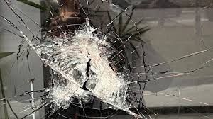 <p><em><strong>"Dün gece AK Parti Beylikdüzü İlçe Başkanlığımıza yönelik gerçekleştirilen menfur saldırıyı şiddetle kınıyor, bu hain girişimi planlayanlara ve destekleyenlere karşı konunun hukuk önünde takipçisi olacağımızı açıkça<span> </span>ifade<span> </span>etmek istiyorum."</strong></em></p>