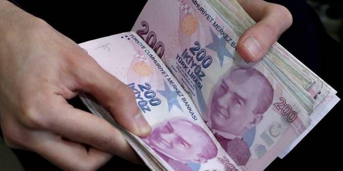 <p><span>Bu artışla birlikte, örnek olarak 12 bin lira olan bir emeklinin maaşı, 2025 Ocak ayında 13 bin 984 liraya yükselecek. Kök maaşı 15 bin lira olan bir emekli ise, maaşını 17 bin 481 liraya alacak. Bu artışlar, özellikle düşük emekli maaşlarına sahip bireyler için önemli bir maddi rahatlama sağlayacak.</span></p>