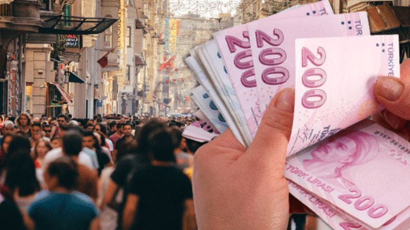 <h2>Memur ve Memur Emeklisinin Maaş Artışı</h2>
<p>Enflasyon oranlarının yüksek seyretmesi, memur ve memur emeklilerinin maaşlarına da yansıdı. Eğer Aralık ayında tahmin edilen %1,72’lik enflasyon gerçekleşirse, memur ve memur emeklilerine yapılan maaş zammı %12,62 olarak netleşecek. Bu durumda, en düşük memur emekli maaşı 19 bin 806 lira seviyelerine çıkacak. Memur emeklilerinin alacakları bu zam, özellikle emekli maaşı düşük olanlar için büyük bir önem taşıyor.</p>