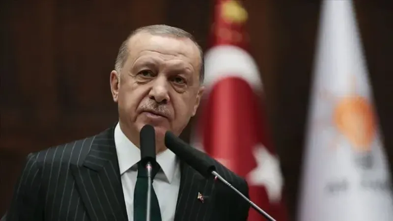 <p><span>Türkiye Gazetesi'nin haberine göre, Cumhurbaşkanı Yardımcısı Cevdet Yılmaz, Hazine ve Maliye Bakanı Mehmet Şimşek, Dışişleri Bakanı Hakan Fidan, Çevre, Şehircilik ve İklim Değişikliği Bakanı Murat Kurum ve Millî Savunma Bakanı Yaşar Güler, koltukları en güvenli olan isimler arasında. Parti kaynakları, bu isimlerin dışındaki değişikliklerin sürpriz olmayacağını belirtiyor.</span></p>