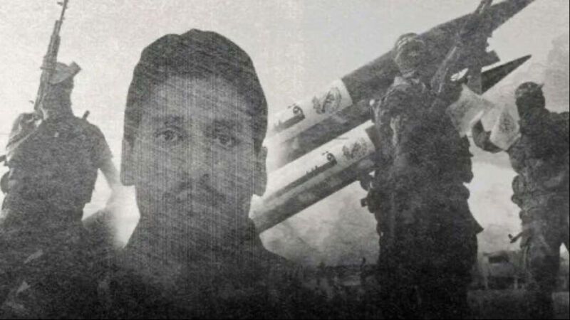 <p></p>
<h3>İSRAİL BASINININ 'HAYALET KOMUTAN'I</h3>
<p>Muhammed Dayf, Kassam Tugaylarının kurucuları ve önde gelen liderleri arasında yer alıyor. İsrail ordusu, Gazze içinde Dayf'ı hedef alma gerekçesiyle sivillerin hayatını kaybettiği 7 saldırı gerçekleştirdi ancak başarılı olamadı.</p>
<p>Gazze'ye yoğun saldırı başlattığı 2014'te de İsrail, Dayf'ı öldürdüğünü duyurmuş ancak bu haberler asılsız çıkmıştı. İsrail basınında, bu dönem Dayf için "hayalet komutan" tanımı yapılmıştı. İsrail güvenlik teşkilatı, Dayf'ı yakalamak için yoğun çaba gösterdiklerini itiraf etmişti.</p>