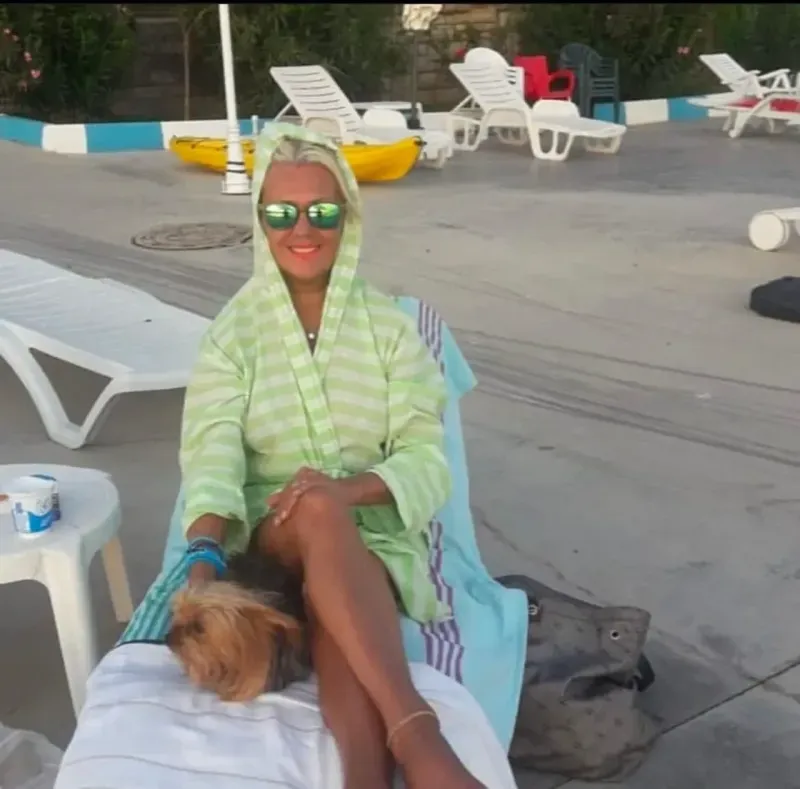 <p>Sevtap Parman, bu ruhsal çöküntünün etkisiyle 3 yıl önce Alzheimer’a yakalandı.</p>
<p>Kız kardeşi tarafından huzur evi - klinik tarzında bir bakım merkezine yerleştirilen Sevtap Parman'ın tedavisine devam ediliyor.</p>