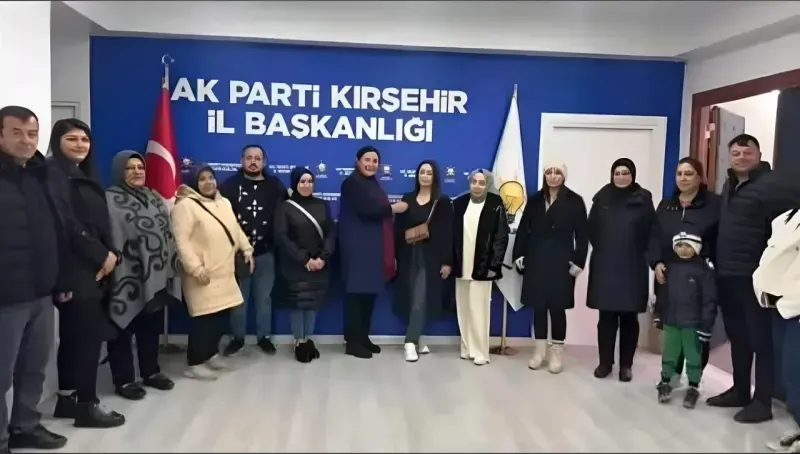 <h2 class="lead text-lg-start text-dark my-2">CHP’de bugün bir istifa depremi yaşandı. Cumhuriyet Halk Partisi Kırşehir İl ve Kadın Kolları üyesi 12 kişi partisinden istifa ederek, AK Parti’ye geçtiğini açıkladı.</h2>
<p><span>Cumhuriyet Halk Partisi istifa haberiyle sarsıldı.</span></p>