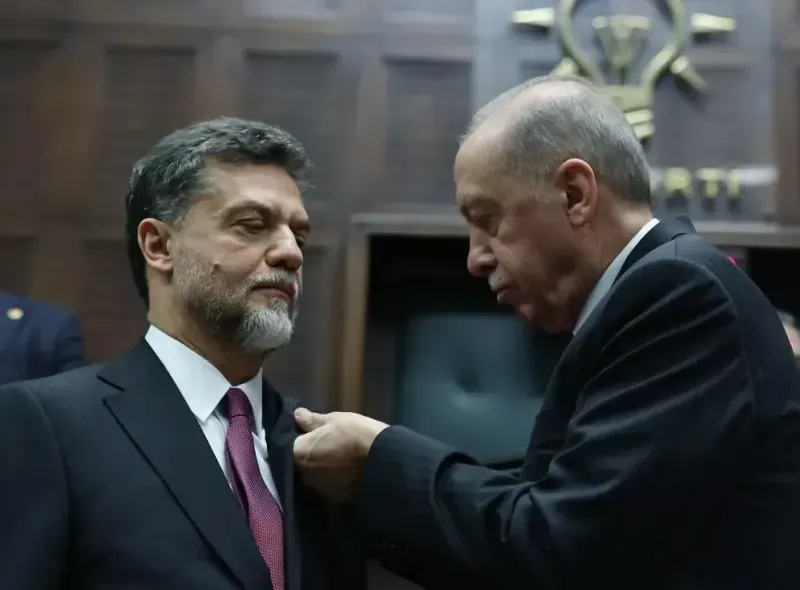 <div class="card border-0 rounded-0 mb-3">
<div class="card-body">
<p class="text-dark">Gelecek Partisi'nden istifa eden Ankara Milletvekili Nedim Yamalı bugün grup toplantısı öncesinde yapılan törende AK Parti'ye katıldı.</p>
</div>
<div class="card-footer p-1">
<div class="share-area d-flex justify-content-between align-items-center bg-light p-2">
<div class="social-buttons d-flex justify-content-between"><a href="https://www.istiklal.com.tr/foto-galeri/siyasi-kulisleri-sallayan-iddia-17-vekil-ak-partiye-mi-gececek?page=2#" onclick="return windowOpen('https://www.istiklal.com.tr/share?id=831913&model=TE%5CGallery%5CModels%5CGallery&platform=facebook&url=https%3A%2F%2Fwww.istiklal.com.tr%2Ffoto-galeri%2Fsiyasi-kulisleri-sallayan-iddia-17-vekil-ak-partiye-mi-gececek', 850, 620)" class="btn btn-primary btn-sm rounded-pill shadow-sm me-1" title="Facebook'ta Paylaş" target="_self" rel="noreferrer nofollow noopener external" data-processed="true"><i class="fab fa-facebook-f"></i></a><a href="https://www.istiklal.com.tr/foto-galeri/siyasi-kulisleri-sallayan-iddia-17-vekil-ak-partiye-mi-gececek?page=2#" onclick="return windowOpen('https://www.istiklal.com.tr/share?id=831913&model=TE%5CGallery%5CModels%5CGallery&platform=twitter&url=https%3A%2F%2Fwww.istiklal.com.tr%2Ffoto-galeri%2Fsiyasi-kulisleri-sallayan-iddia-17-vekil-ak-partiye-mi-gececek', 850, 620)" class="btn btn-dark btn-sm rounded-pill shadow-sm me-1" title="Twitter'da Paylaş" rel="noreferrer nofollow noopener external" target="_self" data-processed="true"><i class="fab fa-x-twitter text-white"></i></a><a href="https://www.istiklal.com.tr/foto-galeri/siyasi-kulisleri-sallayan-iddia-17-vekil-ak-partiye-mi-gececek?page=2#" onclick="return windowOpen('https://www.istiklal.com.tr/share?id=831913&model=TE%5CGallery%5CModels%5CGallery&platform=whatsapp&url=https%3A%2F%2Fwww.istiklal.com.tr%2Ffoto-galeri%2Fsiyasi-kulisleri-sallayan-iddia-17-vekil-ak-partiye-mi-gececek', 850, 620)" class="btn btn-success btn-sm rounded-pill btn-whatsapp shadow-sm me-1" title="Whatsapp'ta Paylaş" target="_self" rel="noreferrer nofollow noopener external" data-processed="true"><i class="fab fa-whatsapp fa-lg"></i></a>
<div class="dropdown"><button class="dropdownButton btn btn-sm rounded-1 btn-warning border-none shadow-sm me-1" type="button" data-bs-toggle="dropdown" name="socialDropdownButton" title="socialDropdownButton"><i id="icon" class="fa fa-plus"></i></button>
<div class="card border-0 rounded-0 mb-3">
<div class="card-body">
<p class="text-dark">Nedim Yamalı'nın parti rozetini ise Cumhurbaşkanı ve AK Parti Genel Başkanı Recep Tayyip Erdoğan taktı.</p>
</div>
<div class="card-footer p-1">
<div class="share-area d-flex justify-content-between align-items-center bg-light p-2">
<div class="social-buttons d-flex justify-content-between"><a href="https://www.istiklal.com.tr/foto-galeri/siyasi-kulisleri-sallayan-iddia-17-vekil-ak-partiye-mi-gececek?page=4#" onclick="return windowOpen('https://www.istiklal.com.tr/share?id=831913&model=TE%5CGallery%5CModels%5CGallery&platform=facebook&url=https%3A%2F%2Fwww.istiklal.com.tr%2Ffoto-galeri%2Fsiyasi-kulisleri-sallayan-iddia-17-vekil-ak-partiye-mi-gececek', 850, 620)" class="btn btn-primary btn-sm rounded-pill shadow-sm me-1" title="Facebook'ta Paylaş" target="_self" rel="noreferrer nofollow noopener external" data-processed="true"><i class="fab fa-facebook-f"></i></a><a href="https://www.istiklal.com.tr/foto-galeri/siyasi-kulisleri-sallayan-iddia-17-vekil-ak-partiye-mi-gececek?page=4#" onclick="return windowOpen('https://www.istiklal.com.tr/share?id=831913&model=TE%5CGallery%5CModels%5CGallery&platform=twitter&url=https%3A%2F%2Fwww.istiklal.com.tr%2Ffoto-galeri%2Fsiyasi-kulisleri-sallayan-iddia-17-vekil-ak-partiye-mi-gececek', 850, 620)" class="btn btn-dark btn-sm rounded-pill shadow-sm me-1" title="Twitter'da Paylaş" rel="noreferrer nofollow noopener external" target="_self" data-processed="true"><i class="fab fa-x-twitter text-white"></i></a><a href="https://www.istiklal.com.tr/foto-galeri/siyasi-kulisleri-sallayan-iddia-17-vekil-ak-partiye-mi-gececek?page=4#" onclick="return windowOpen('https://www.istiklal.com.tr/share?id=831913&model=TE%5CGallery%5CModels%5CGallery&platform=whatsapp&url=https%3A%2F%2Fwww.istiklal.com.tr%2Ffoto-galeri%2Fsiyasi-kulisleri-sallayan-iddia-17-vekil-ak-partiye-mi-gececek', 850, 620)" class="btn btn-success btn-sm rounded-pill btn-whatsapp shadow-sm me-1" title="Whatsapp'ta Paylaş" target="_self" rel="noreferrer nofollow noopener external" data-processed="true"><i class="fab fa-whatsapp fa-lg"></i></a>
<div class="dropdown"><button class="dropdownButton btn btn-sm rounded-1 btn-warning border-none shadow-sm me-1" type="button" data-bs-toggle="dropdown" name="socialDropdownButton" title="socialDropdownButton"><i id="icon" class="fa fa-plus"></i></button></div>
</div>
</div>
</div>
</div>
</div>
</div>
</div>
</div>
</div>
