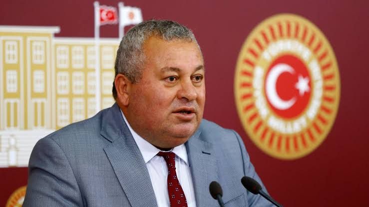 <p><span>Bugünkü paylaşımında ise Enginyurt, “Volkan Konak için "gebermiş " diyecek kudurmuş tiplere yazıklar olsun. Sizden insanlık beklemiyoruz. Suratınıza tüküreceğimiz günleri bekliyoruz” şeklinde tepki gösterdi.</span></p>