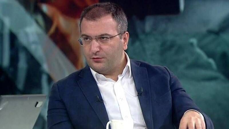 <p></p>
<h2><strong>CEM KÜÇÜK İSİMLERİ SAYDI!</strong></h2>
<p data-page="1"></p>
<div data-pageurl="https://www.tgrthaber.com/politika/cem-kucuk-boykot-nedeniyle-ifadeye-cagirilacak-isimleri-saydi-3211380?fbclid=IwY2xjawJZKI9leHRuA2FlbQIxMAABHYAfkpjwGOpoJrWn5w-7aEm3BOV-LP4MqJKaRWJFmaybDwt5Bzl6tfQJTQ_aem_a0tOTB-U9Np-b_rP7BmsMw&s=1"></div>
<p><span>"Yarın büyük gün" diyen Küçük, "Milleti ayrıştıranla ifadeye çağırılacak. Boykot çağrısı yapanlar ifadeye çağrılacak.</span><span class="Apple-converted-space"> </span><strong>Murat Daltaban</strong><span>,</span><span class="Apple-converted-space"> </span><strong>Emre Kınay </strong><span>ve</span><span class="Apple-converted-space"> </span><strong>Aybüke Pusat </strong><span>boykot çağrısı üzerine çağırılacak isimler arasında" dedi.</span></p>