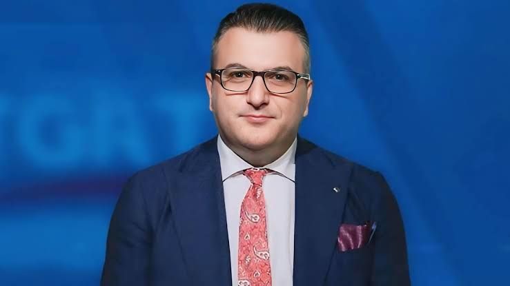 <p></p>
<p>İBB Başkanı <a href="https://www.tgrthaber.com/politika/son-dakika-ekrem-imamaoglunun-universite-diplomasi-iptal-edildi-3208734?s=1" target="_blank" rel="nofollow noopener">Ekrem İmamoğlu</a>'nun tutuklanmasının ardından başlayan '<a href="https://www.tgrthaber.com/politika/istanbul-cumhuriyet-bassavciligindan-boykot-sorusturmasi-3211373" target="_blank" rel="nofollow noopener">boykot</a>' çağrıları sonrası İstanbul Cumhuriyet Başsavcılığı harekete geçti. Başsavcılıktan yapılan açıklamada, Nefret ve Ayrımcılık ile Halkı Kin ve Düşmanlığa Tahrik Suçlarından soruşturma başlatıldığını bildirildi.</p>
<p>TGRT Haber'deki Taksim Meydanı programında konuşan T<strong>ürkiye Gazetesi Yazarı Cem Küçük, boykota destek olan sosyal medya kullanıcılarının yarın ifadeye çağırılacağını öne sürdü. </strong>Küçük o isimleri tek tek saydı.</p>