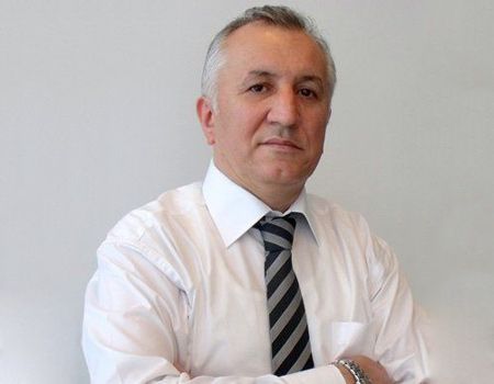 <div class="card border-0 rounded-0 mb-3" data-gallery-page="1">
<div class="card-body">
<p class="text-dark">Eski AKP milletvekili ve yazar Mehmet Ocaktan, son dönemlerdeki protestoları ve gençlerin siyasi partilerini parçalara ayırarak, Cumhurbaşkanı Recep Tayyip Erdoğan'ın en büyük kaybının genç kuşaklarla yaşadığını belirtti. Ocaktan, yaptığı açıklamalarda, Ekrem İmamoğlu'nun tutuklanmasının ardından ülke çapındaki protestoların izlediği ana motivasyonu ve gençlerin siyasetteki rolünü değerlendirdi.</p>
</div>
<div class="card-footer p-1">
<div class="share-area d-flex justify-content-between align-items-center bg-light p-2">
<div class="social-buttons d-flex justify-content-between"><a href="https://www.ozdiyarbakirgazetesi.com/foto-galeri/akpli-eski-milletvekili-mehmet-ocaktan-erdoganin-gencler-arasindaki-kaybini-degerlendirdi#" onclick="return windowOpen('https://www.ozdiyarbakirgazetesi.com/share?id=751&model=TE%5CGallery%5CModels%5CGallery&platform=facebook&url=https%3A%2F%2Fwww.ozdiyarbakirgazetesi.com%2Ffoto-galeri%2Fakpli-eski-milletvekili-mehmet-ocaktan-erdoganin-gencler-arasindaki-kaybini-degerlendirdi', 850, 620)" class="btn btn-primary btn-sm rounded-0 shadow-sm me-1" title="Facebook'ta Paylaş" target="_blank" rel="noreferrer nofollow noopener external"><i class="fab fa-facebook-f"></i></a><a href="https://www.ozdiyarbakirgazetesi.com/foto-galeri/akpli-eski-milletvekili-mehmet-ocaktan-erdoganin-gencler-arasindaki-kaybini-degerlendirdi#" onclick="return windowOpen('https://www.ozdiyarbakirgazetesi.com/share?id=751&model=TE%5CGallery%5CModels%5CGallery&platform=twitter&url=https%3A%2F%2Fwww.ozdiyarbakirgazetesi.com%2Ffoto-galeri%2Fakpli-eski-milletvekili-mehmet-ocaktan-erdoganin-gencler-arasindaki-kaybini-degerlendirdi', 850, 620)" class="btn btn-dark btn-sm rounded-0 shadow-sm me-1" title="Twitter'da Paylaş" rel="noreferrer nofollow noopener external" target="_blank"><i class="fab fa-x-twitter text-white"></i></a><a href="https://www.ozdiyarbakirgazetesi.com/foto-galeri/akpli-eski-milletvekili-mehmet-ocaktan-erdoganin-gencler-arasindaki-kaybini-degerlendirdi#" onclick="return windowOpen('https://www.ozdiyarbakirgazetesi.com/share?id=751&model=TE%5CGallery%5CModels%5CGallery&platform=whatsapp&url=https%3A%2F%2Fwww.ozdiyarbakirgazetesi.com%2Ffoto-galeri%2Fakpli-eski-milletvekili-mehmet-ocaktan-erdoganin-gencler-arasindaki-kaybini-degerlendirdi', 850, 620)" class="btn btn-success btn-sm rounded-0 btn-whatsapp shadow-sm me-1" title="Whatsapp'ta Paylaş" target="_blank" rel="noreferrer nofollow noopener external"><i class="fab fa-whatsapp fa-lg"></i></a>
<div class="dropdown"><button class="dropdownButton btn btn-sm rounded-0 btn-warning border-none shadow-sm me-1" type="button" data-bs-toggle="dropdown" name="socialDropdownButton" title="socialDropdownButton"><i id="icon" class="fa fa-plus"></i></button></div>
</div>
</div>
</div>
</div>
<div data-pagespeed="true" data-channel="34" data-advert="temedya" class="mb-3 text-center" id="ad_34"></div>
<div class="card border-0 rounded-0 mb-3" data-gallery-page="2">
<div class="inner"></div>
</div>