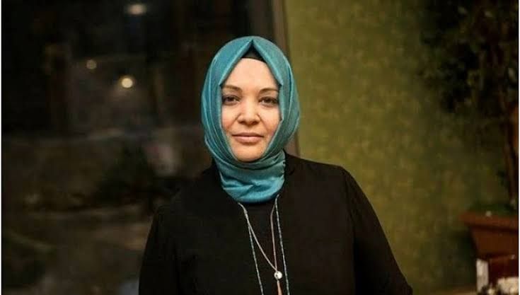 <p><span>Yandaş yazar Hilal Kaplan, TRT yapımlarında yer alan bazı oyuncuların 'boykot'a destek vermesi üzerine TRT Genel Müdürü Zahid Sobacı'ya "Biraz haysiyeti olan kendi istifa edip giderdi" dedi.</span><br /><span>İstanbul Büyükşehir Belediye (İBB) Başkanı Ekrem İmamoğlu'nun hakkında başlatılan soruşturmalar kapsamında tutuklanmasının yankıları sürüyor. Seçme ve seçilme hakkına sahip çıkan vatandaşlar, sokakta sürdürdüğü eylemler sonrası kapsamlı bir boykot kampanyası başlattı.</span></p>