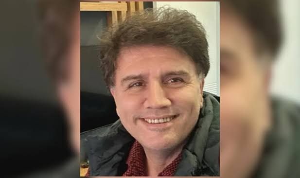 <p><span>Antalya basınının neşeli ve güler yüzlü ismi, Yüzyüze Gazetesi Yazı İşleri Müdürü Kubilay Eldemirci, kalp krizi nedeniyle hayatını kaybetti. Eldemirci, uzun yıllar boyunca gazetecilik mesleğine önemli katkılarda bulunmuş, meslektaşları ve okuyucular tarafından sevilen bir isimdi. Ani ölümü, basın camiasında derin bir üzüntüye yol açtı.</span></p>