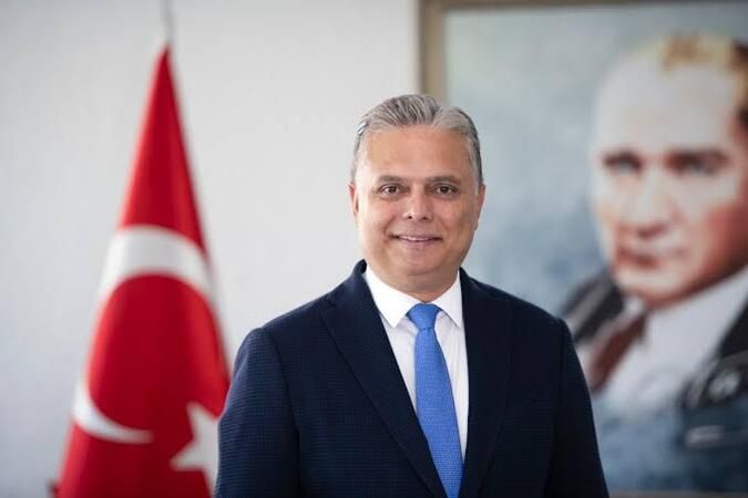 <p></p>
<p><strong>Uysal yaptığı açıklamada şu ifadelere yer verdi:</strong></p>
<p>"Ülkemiz ağır ekonomik, sosyal ve siyasi bir kriz ortamındayken yaşanan olağanüstü süreçler nedeniyle Cumhuriyet Halk Partimiz olağanüstü bir kurultaya gidiyor.  Yaşanan olağanüstü gelişmeler karşısında partimizin uğradığı saldırılarla birlikte ülkemizin içinde bulunduğu ağır ekonomik, siyasi ve sosyal krizi dikkate alarak bu süreci sağduyu ile yönetmemiz<strong> birleşe birleşe aşmamız birleşe birleşe kazanmamız gerekiyor. </strong></p>
<p>Milli mücadele döneminin en zorlu zamanlarında dahi demokratik teamülleri ve süreçleri ısrarla sürdüren Gazi Mustafa Kemal Atatürk’ün partisi Cumhuriyet Halk Partisi’ne yakışan partimizi gönülden birleştirecek demokratik süreçleri uygulamaya almaktır. </p>