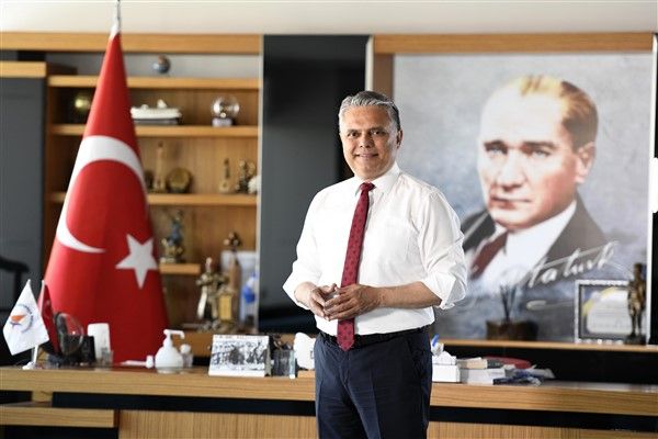 <p><span>CHP Antalya Muratpaşa Belediyesi Başkanı Ümit Uysal, pazar günü gerçekleşecek olan CHP 21. Olağanüstü Kurultayı'nda genel başkanlığa aday olduğunu duyurdu.</span></p>
<p><span>CHP Genel Başkanı Özgür Özel'in, parti tüzüğünün 48. maddesinin verdiği yetkiyle toplanma çağrısı yaptığı olağanüstü kurultay için geri sayım başladı. Partinin 21. Olağanüstü Kurultayı, 6 Nisan Pazar günü Yenimahalle Belediyesi Nazım Hikmet Kültür Merkezi'nde "İrade milletindir" sloganıyla toplanacak.</span></p>