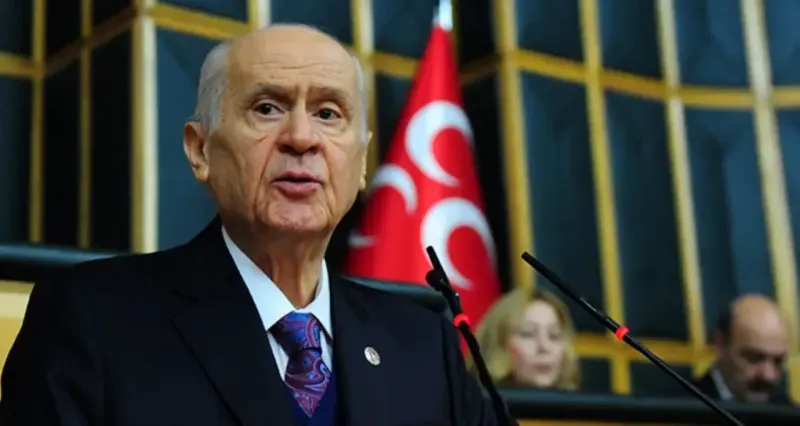 <p><span>Hatimoğulları, başta MHP Genel Başkanı Devlet Bahçeli’nin “Terörsüz Türkiye” mesajı olmak üzere, Türkiye’de demokrasiye dair gelişmeleri değerlendirerek, “Türkiye’de demokrasi adına iç karartıcı bir tabloyla karşı karşıyayız” ifadelerini kullandı.</span></p>