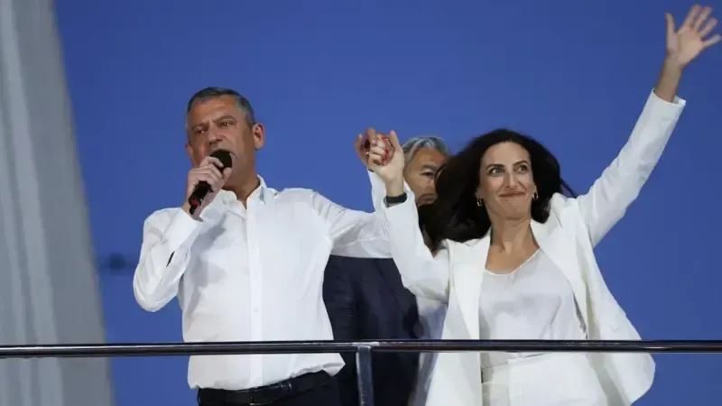 DEVA Partisi'nden istifa eden Evrim Rızvanoğlu ve Cem Avşar, CHP'ye ...