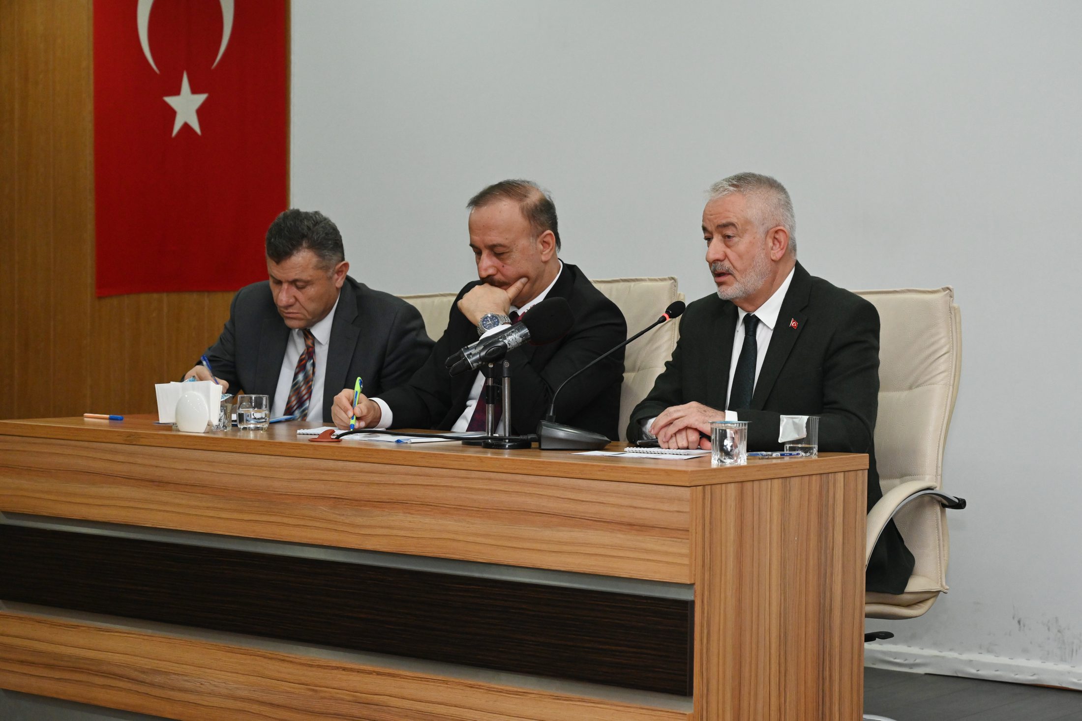 27 11 2025 Il Ilce Idare Kaymakamlar Toplantisi 8. Isparta Kitap Fuari Bilgilendirme (1)