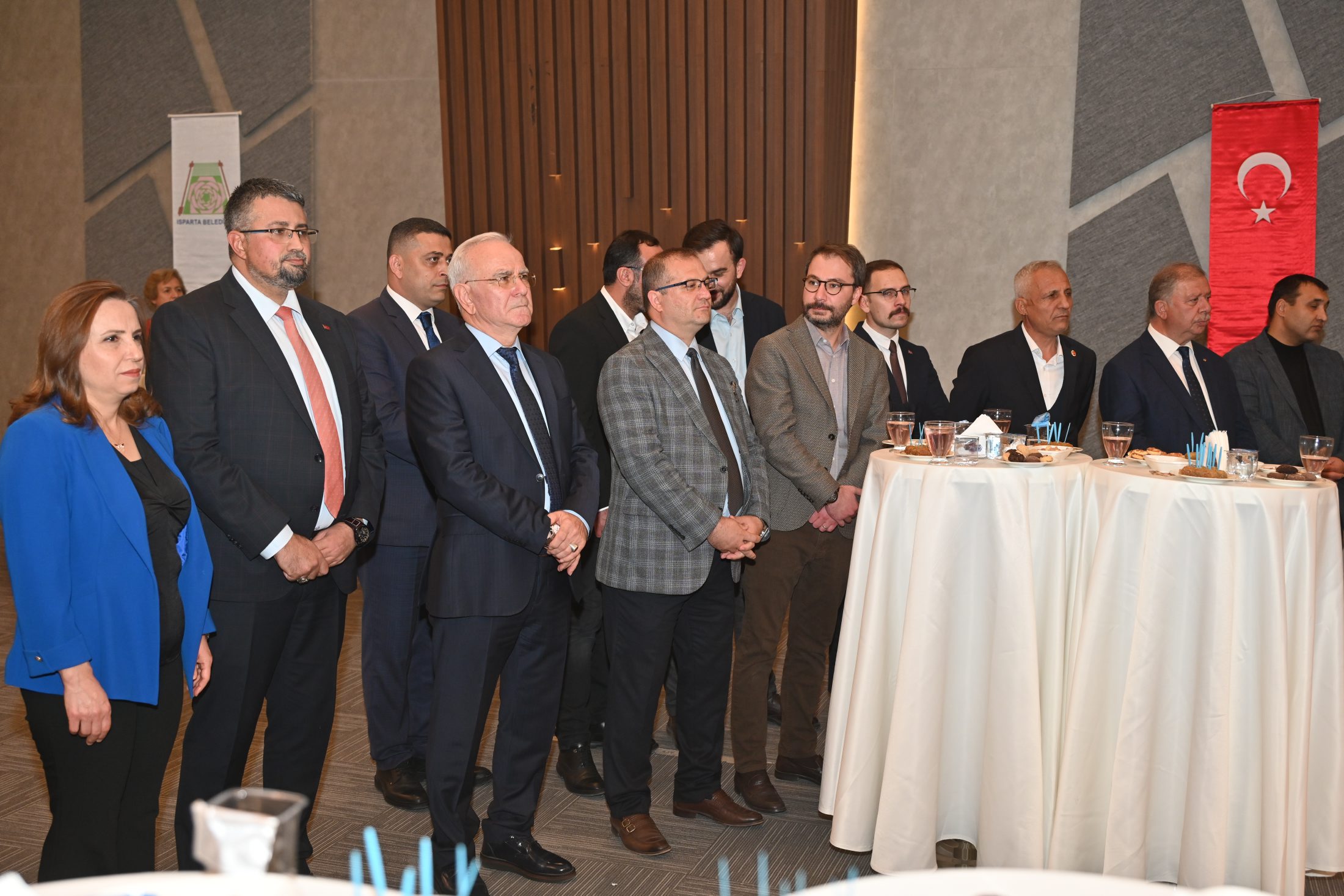 Eyvah Yine Karıştı Adlı Komedi Oyunu Tam Not Aldı (9)