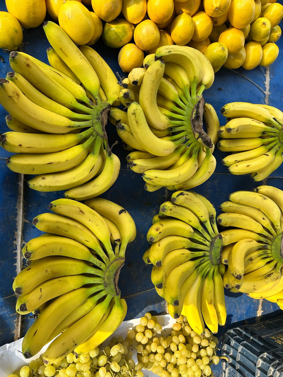 Pazarda Meyveler Yüksek Fiyattan Satılıyor (1)