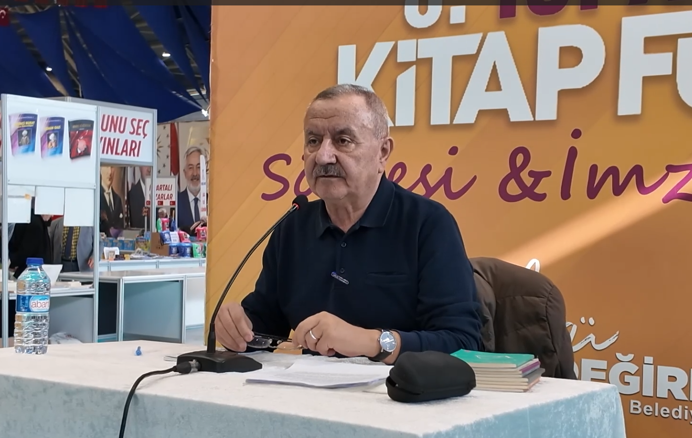 18 12 2025 8. Isparta Kitap Fuari Sukru Erbas Ve Saliha Erdim Imza Soylesi (2)