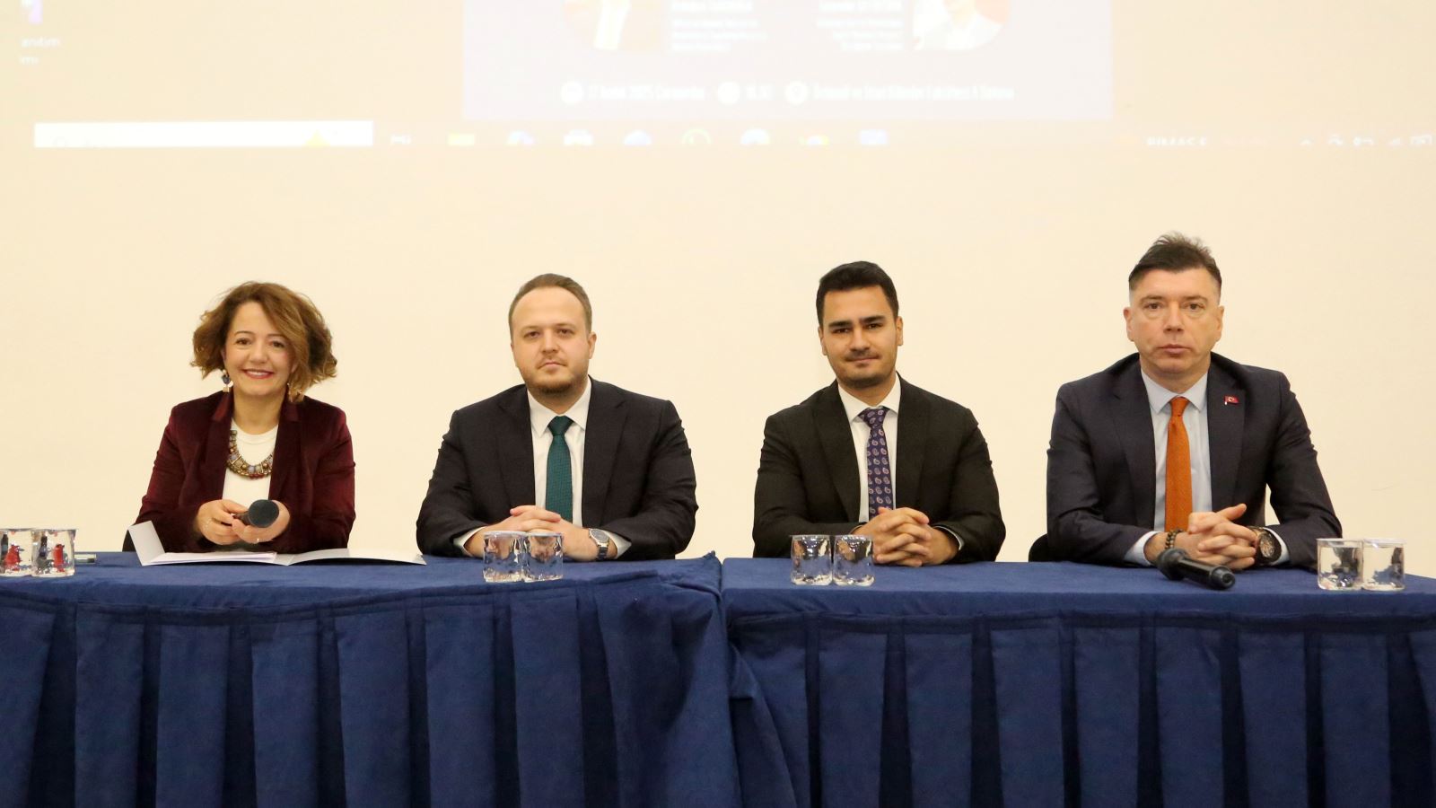 “18 Aralık Sağlık İdarecileri Günü” Paneli Gerçekleştirildi (1)