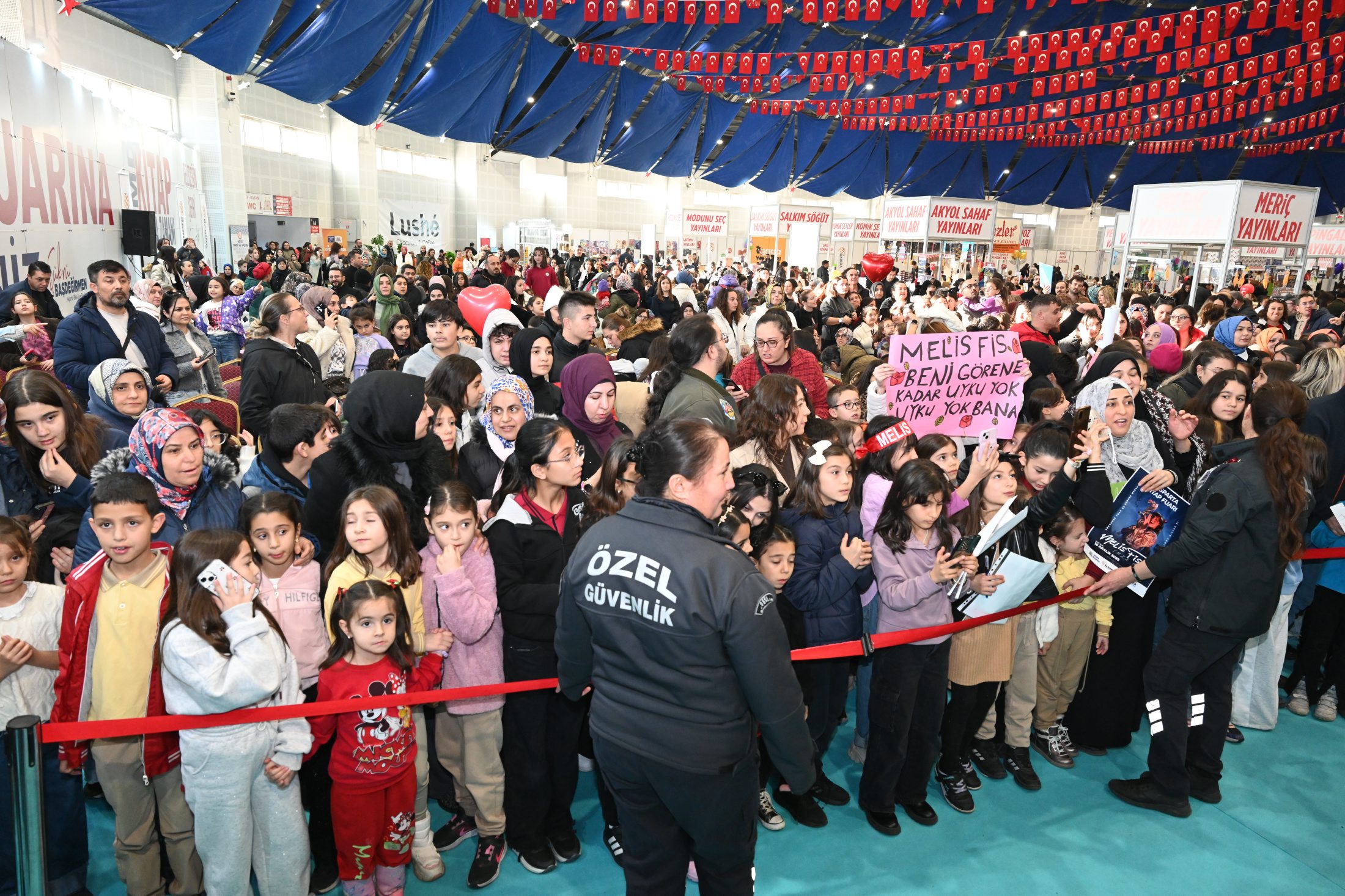 8. Isparta Kitap Fuarı’nda Melis Fis Rüzgârı (1)