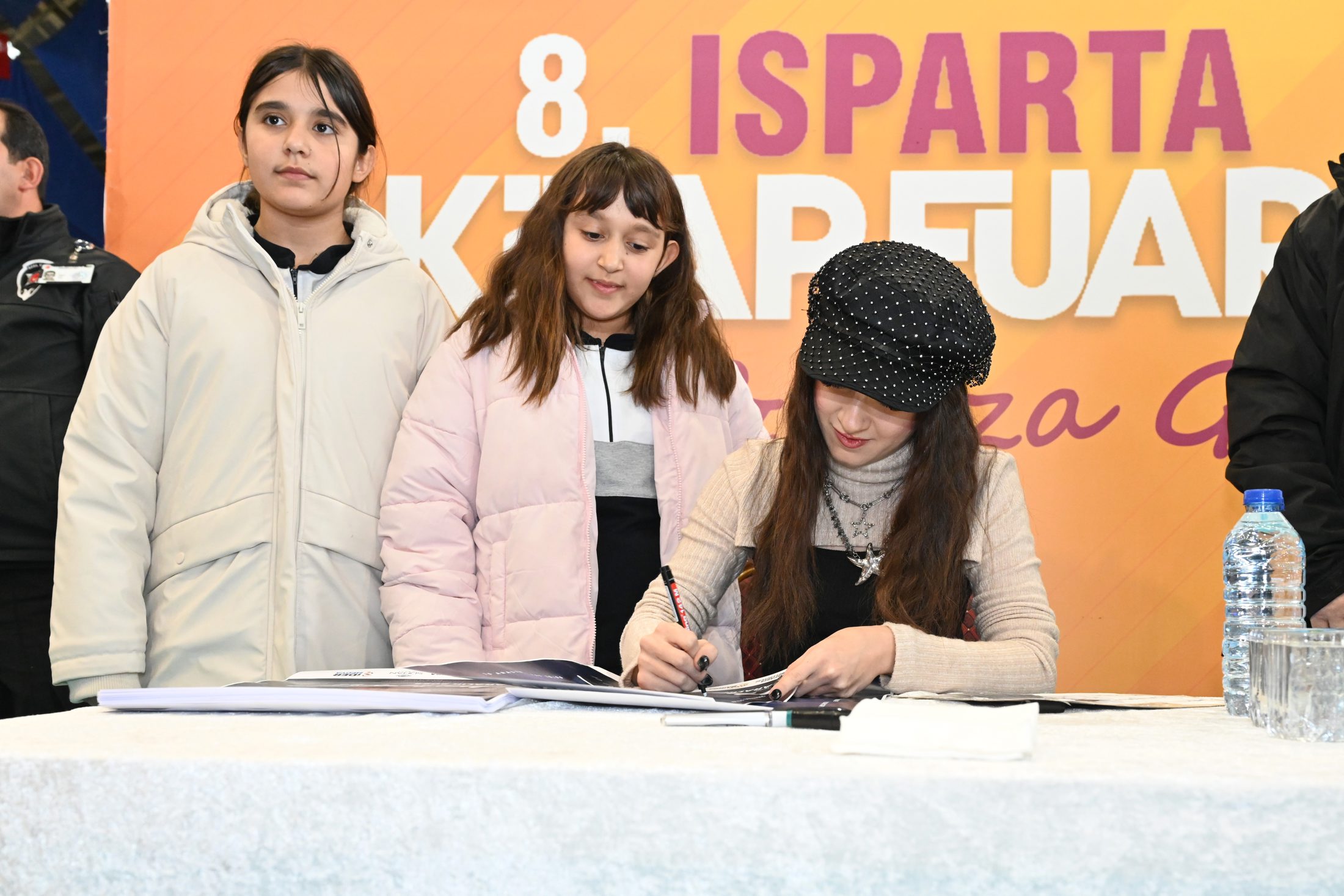 8. Isparta Kitap Fuarı’nda Melis Fis Rüzgârı (3)