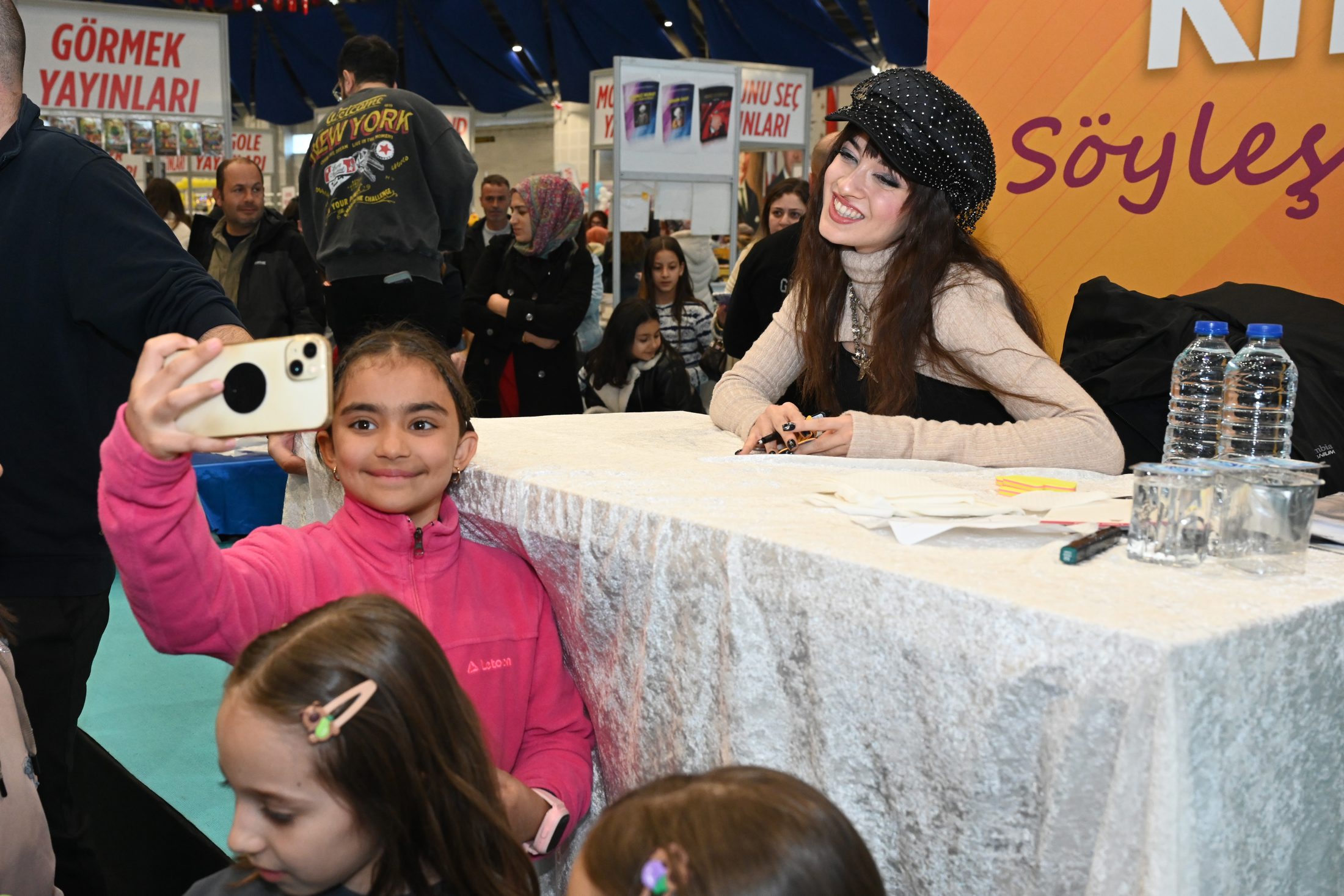 8. Isparta Kitap Fuarı’nda Melis Fis Rüzgârı (4)