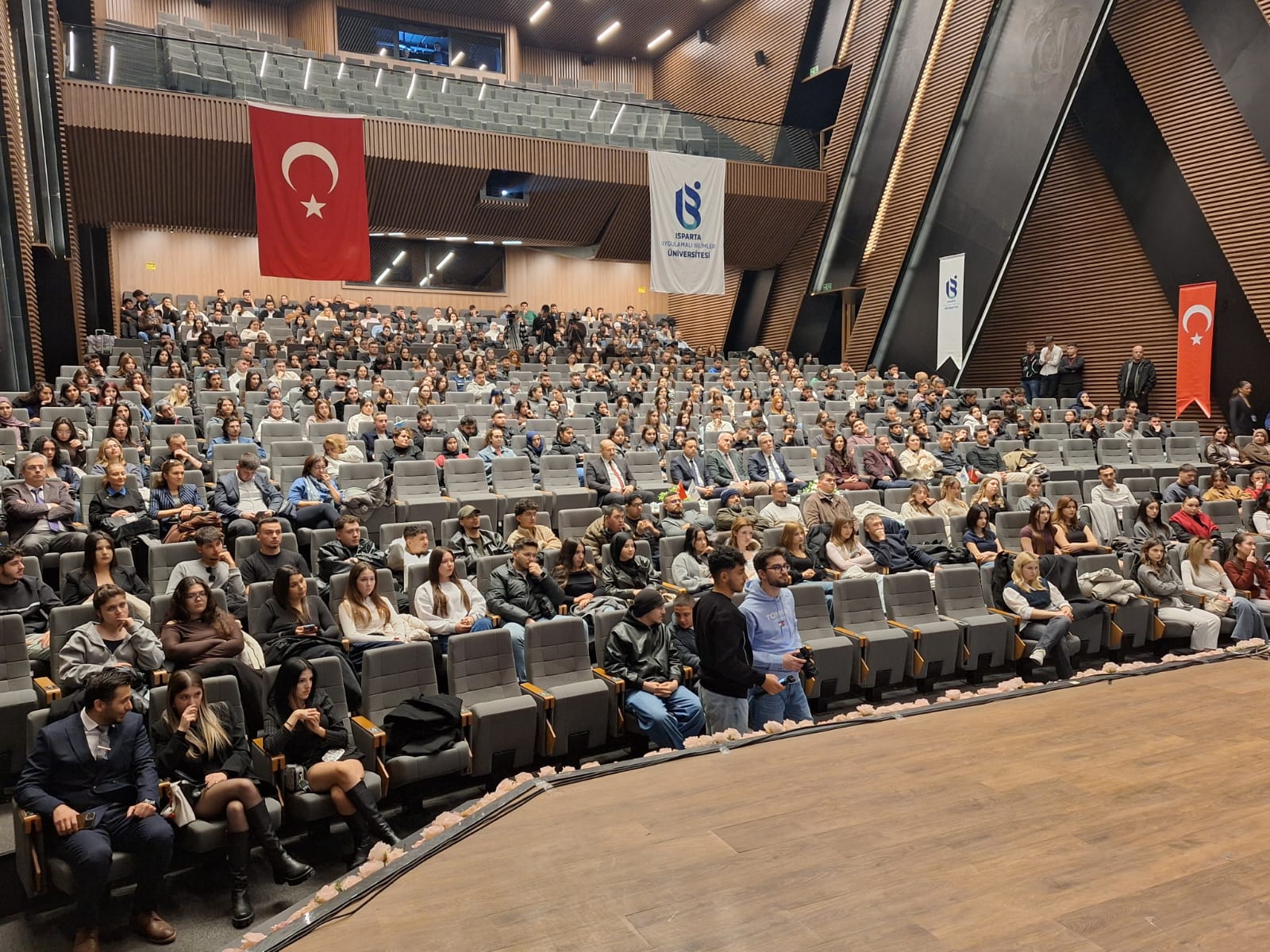 Başarilarim, Defalarca Düşüp Yeni̇den Ayağa Kalkmanin Eseri̇di̇r (2)