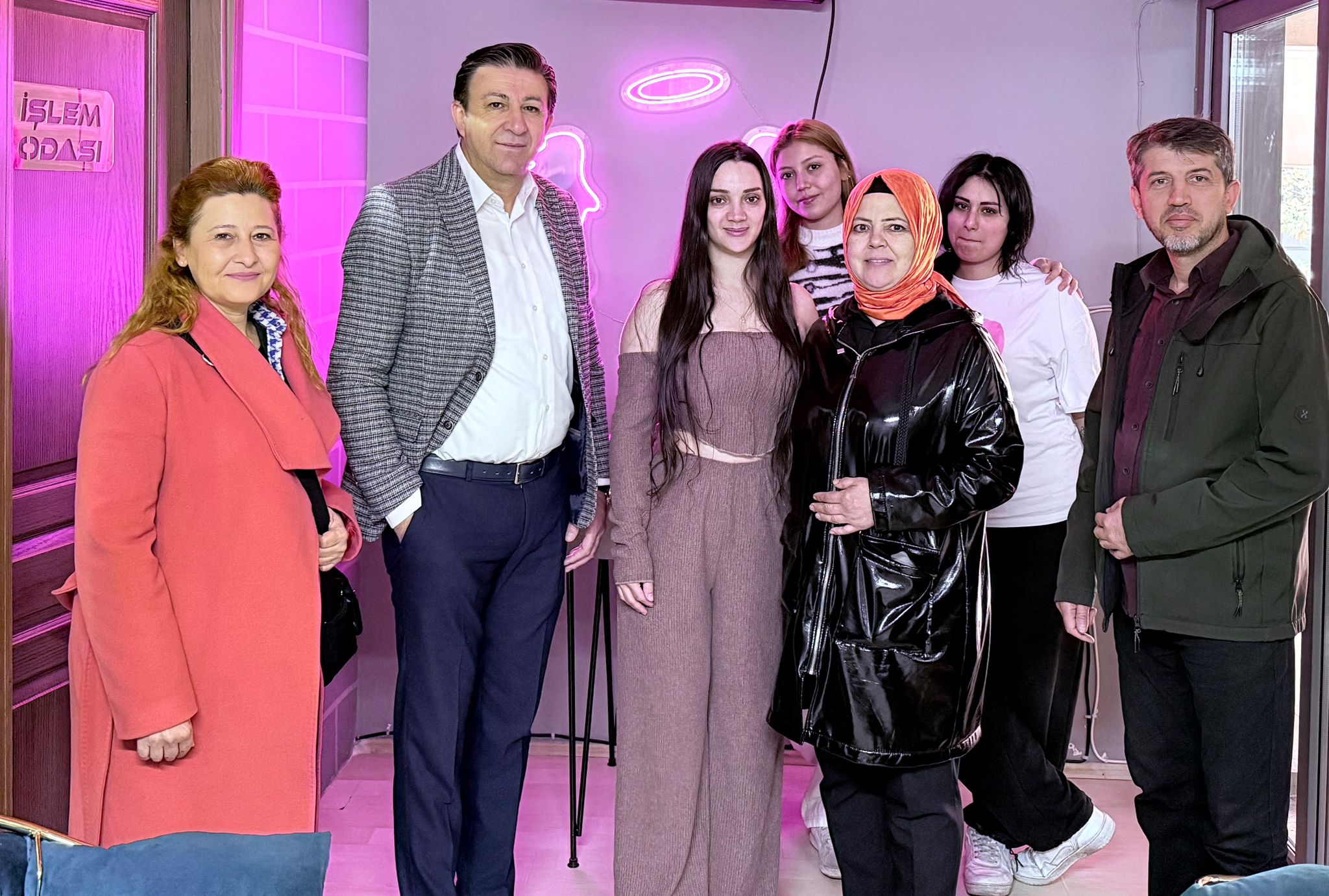 2B1816C0 2942 4169 9370 26De1C66Ac3F