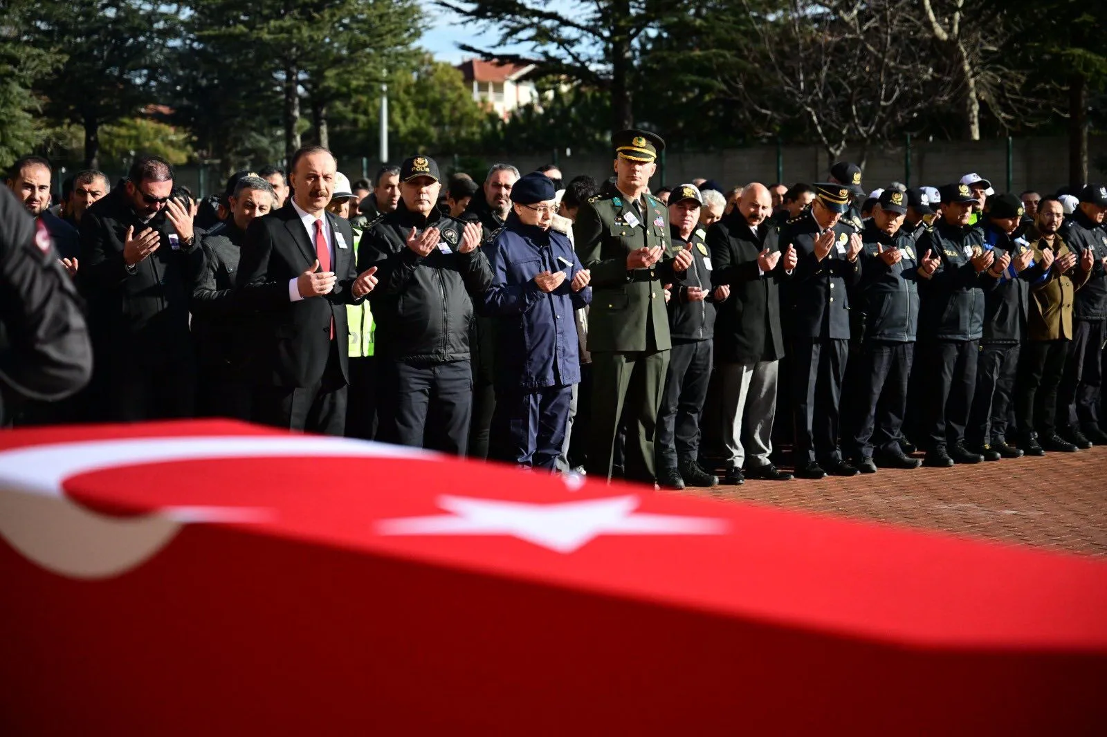 631996109 1445817190330511 1353051622142993918 N