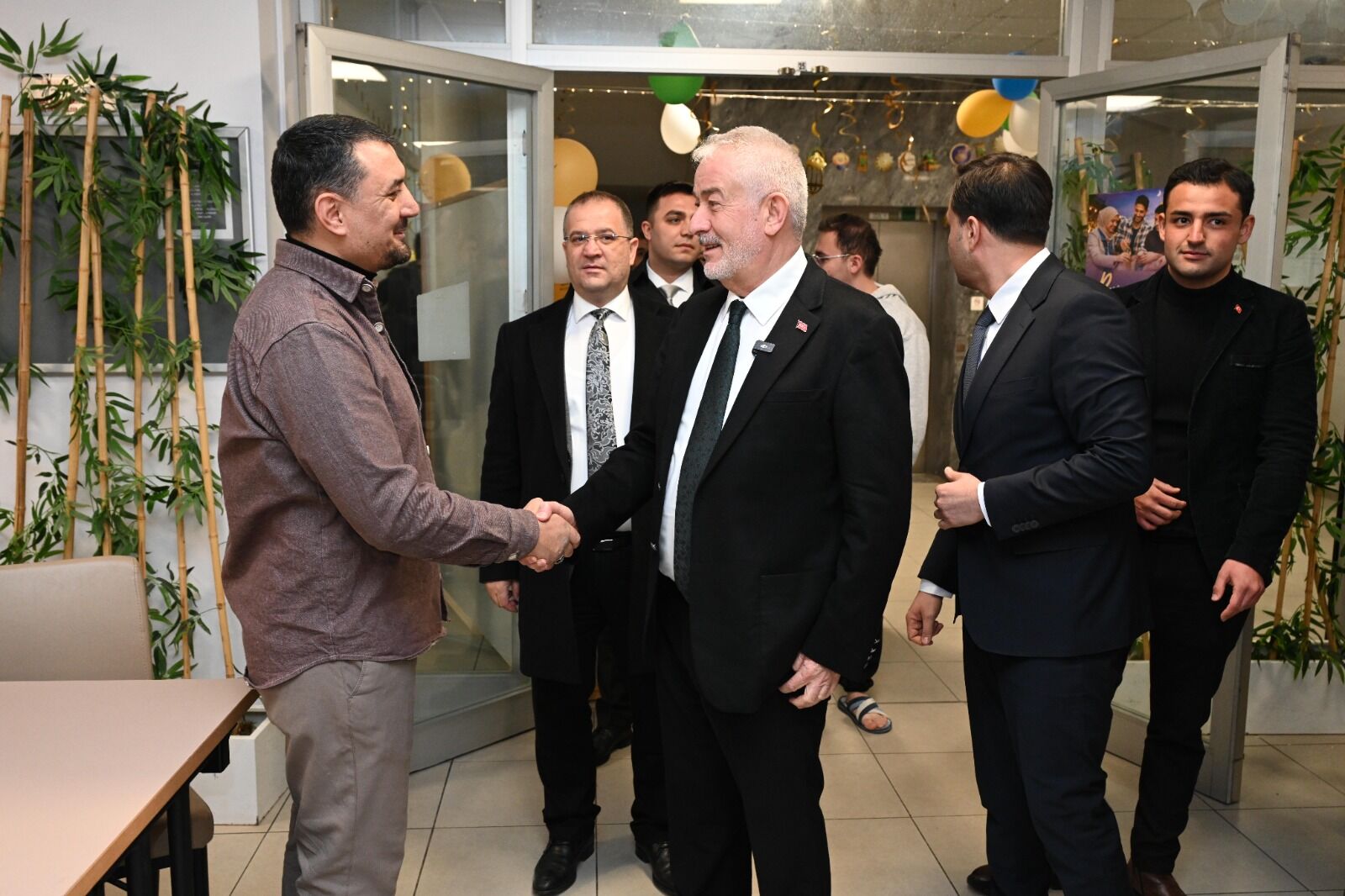 Başkan Başdeğirmen, Kyk Erkek Yurdu’nda Öğrencilerle Iftar Sofrasında Buluştu (6)