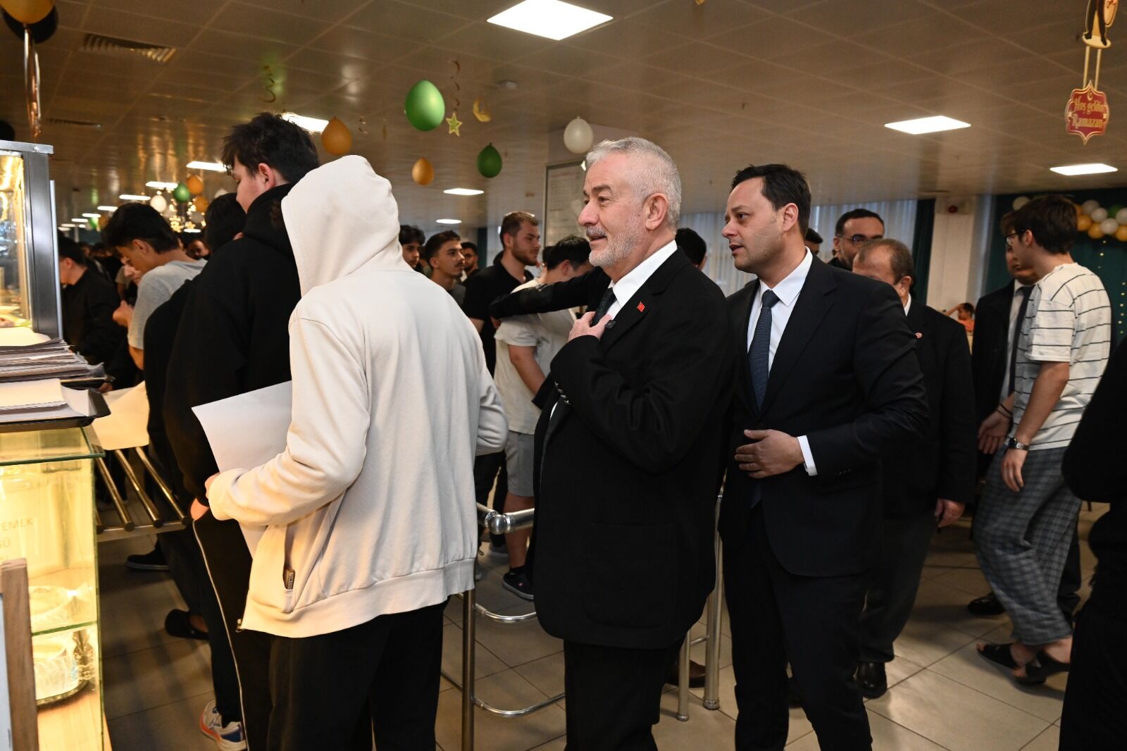 Başkan Başdeğirmen, Kyk Erkek Yurdu’nda Öğrencilerle Iftar Sofrasında Buluştu (7)