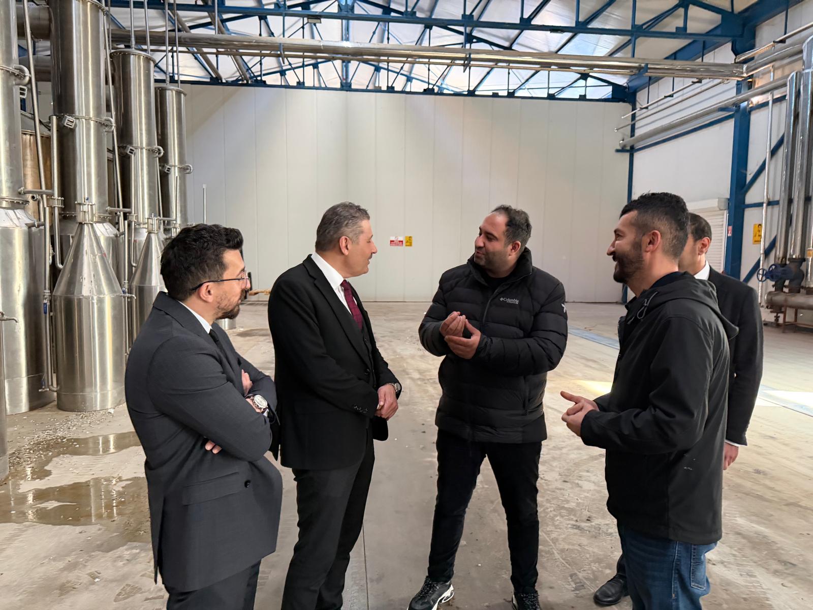 Cumhurbaşkanliği Heyeti̇ Sebat Gül Yaği Fabri̇kasi’nda (2)