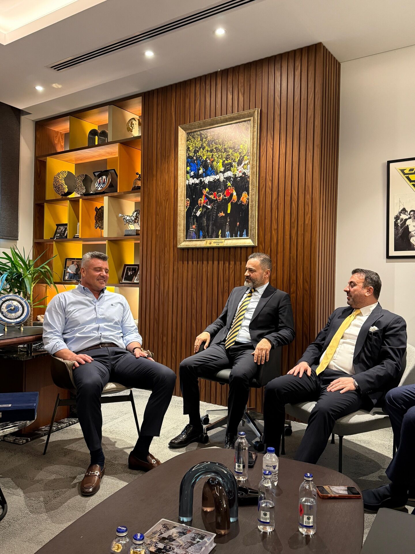 641796194 18595364464016308 4847971617417887145 N