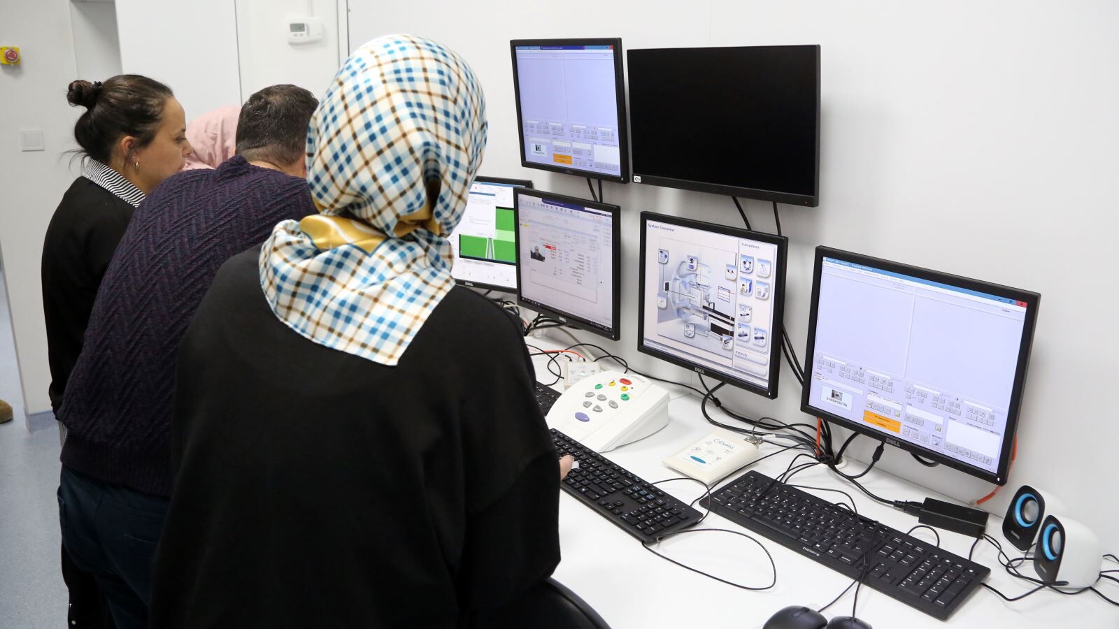 Sdü Hastanesinde Yeni Nesil Radyoterapi Cihazı Hizmete Girdi (1)