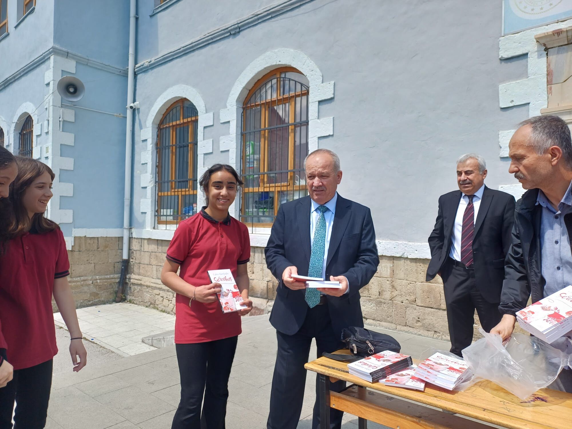 Cumhuri̇yet Ortaokulu’nda Dünya Ki̇tap Günü Coşkusu (2)