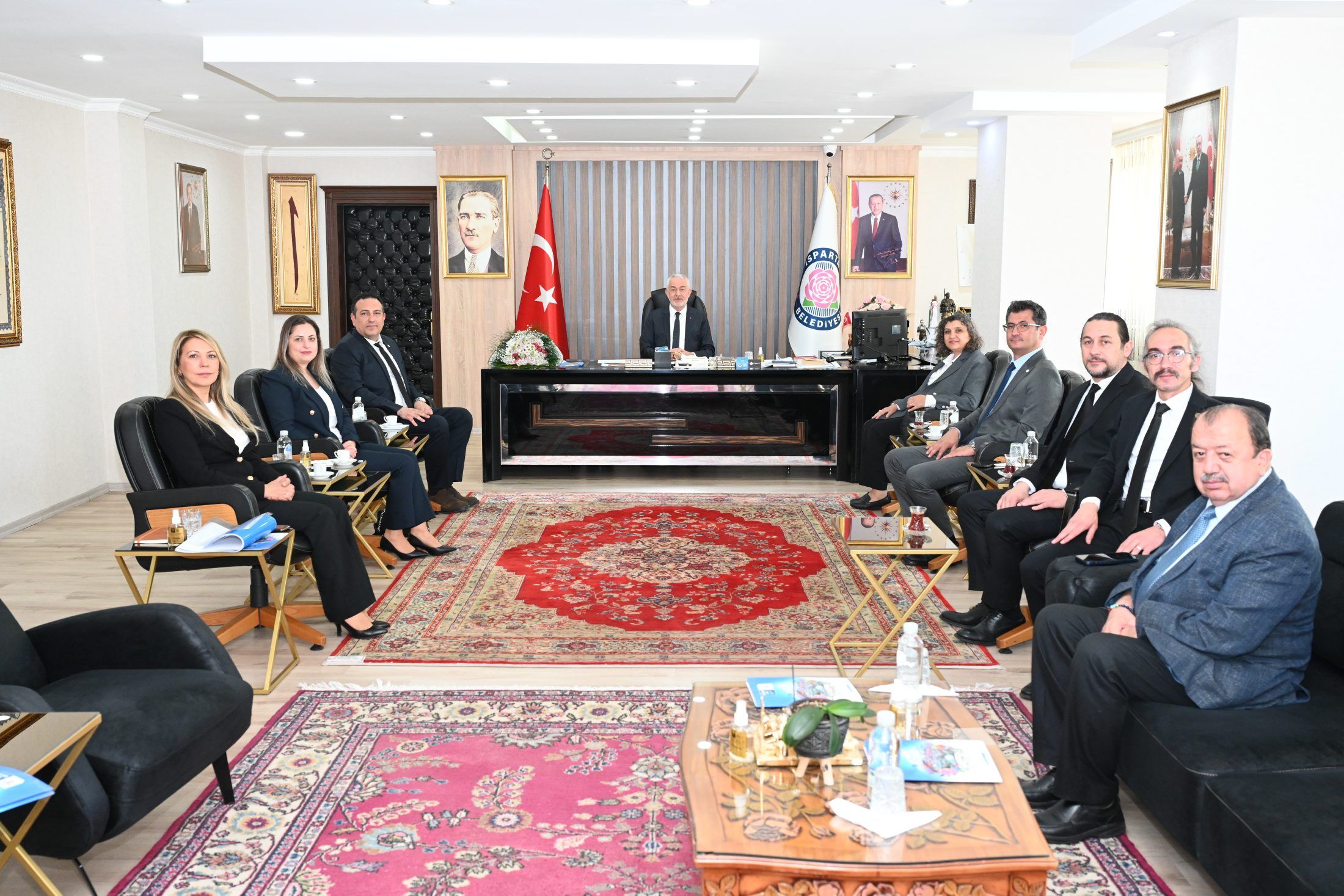 14 05 2026 Isparta Eczacı Odasi Baskani Mustafa Guresir Ve Yonetimi Baskana Ziyaret (1)
