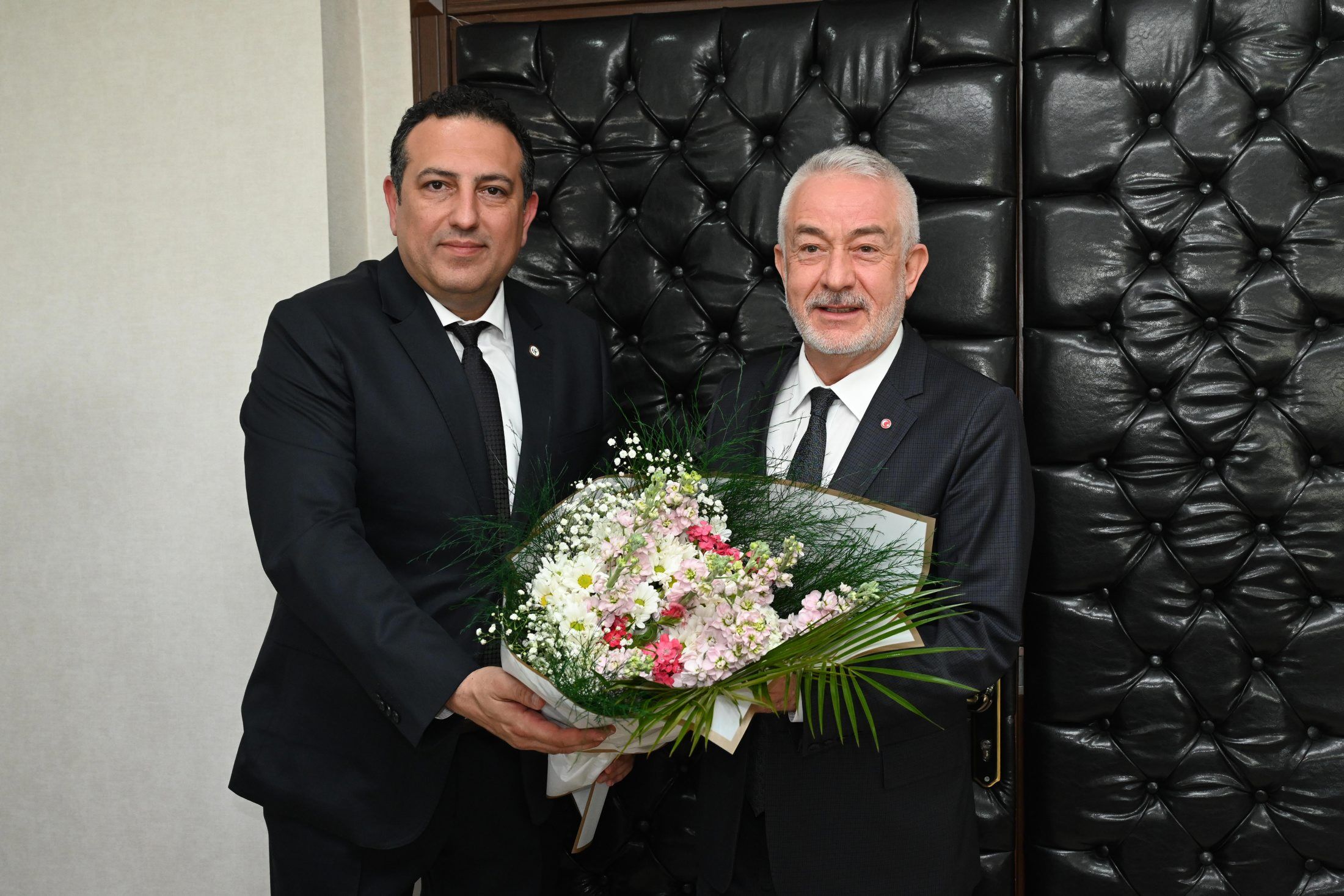 14 05 2026 Isparta Eczacı Odasi Baskani Mustafa Guresir Ve Yonetimi Baskana Ziyaret (2)