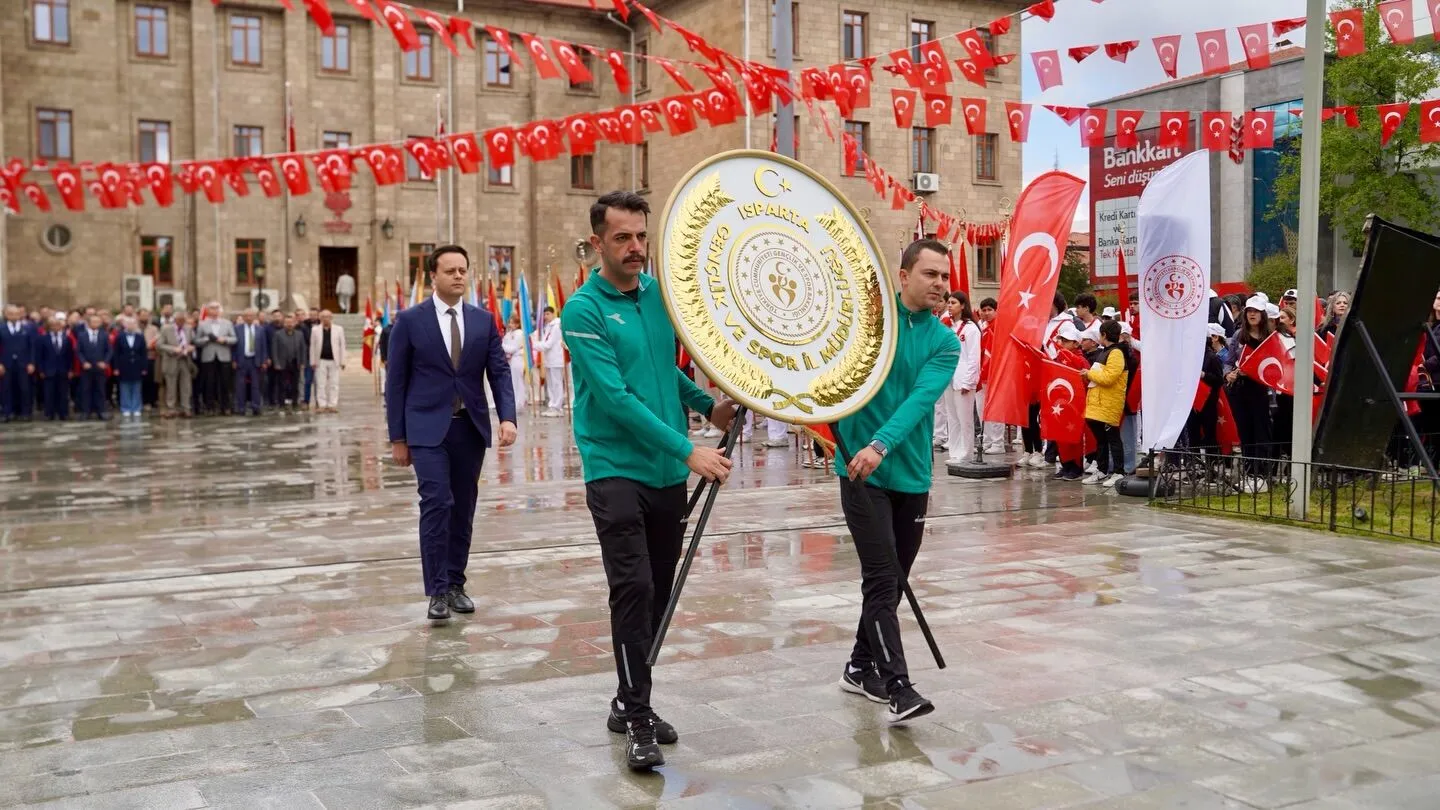 Gençlik Haftası Coşkusu Yürüyüşle Başladı (5)