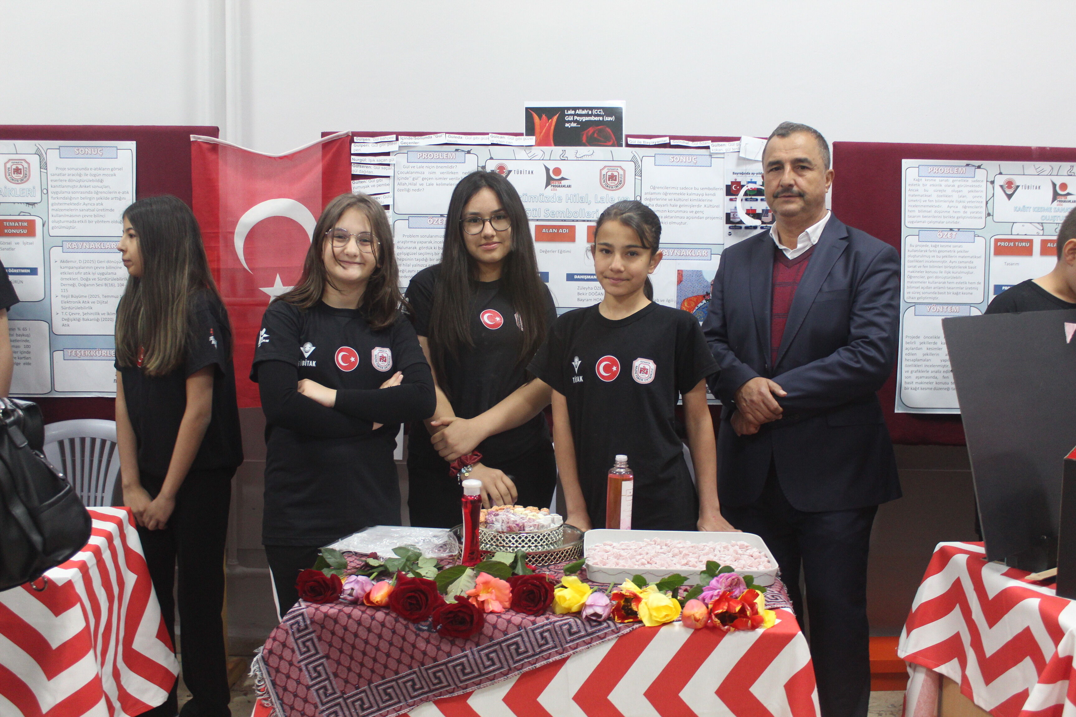 Nazmi̇ Toker Ortaokulunda Tübi̇tak 4006 Bi̇li̇m Fuari Düzenlendi̇ (12)
