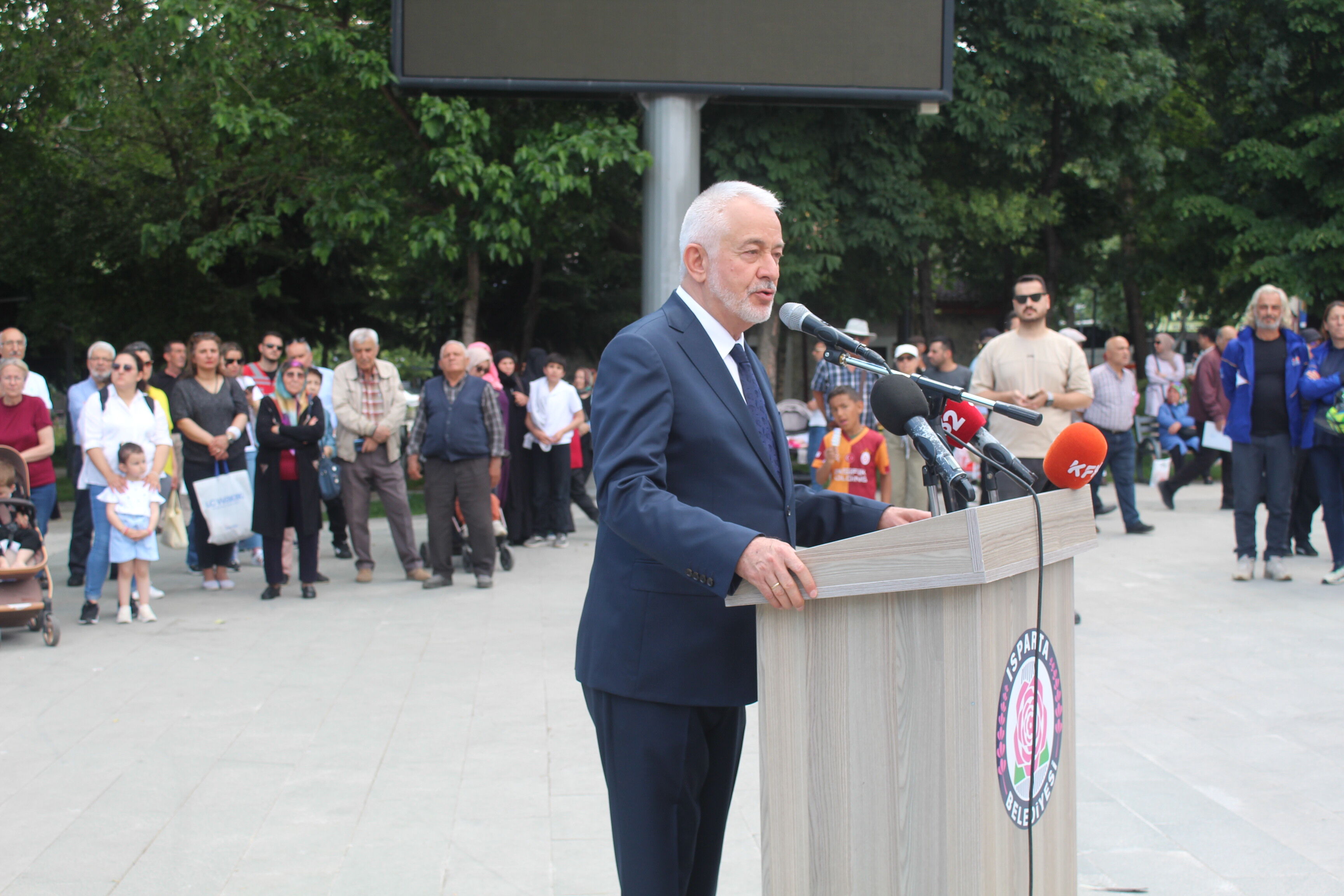 Gül Festi̇vali̇ Çelenk Sunma Töreni̇yle Başladi (1)