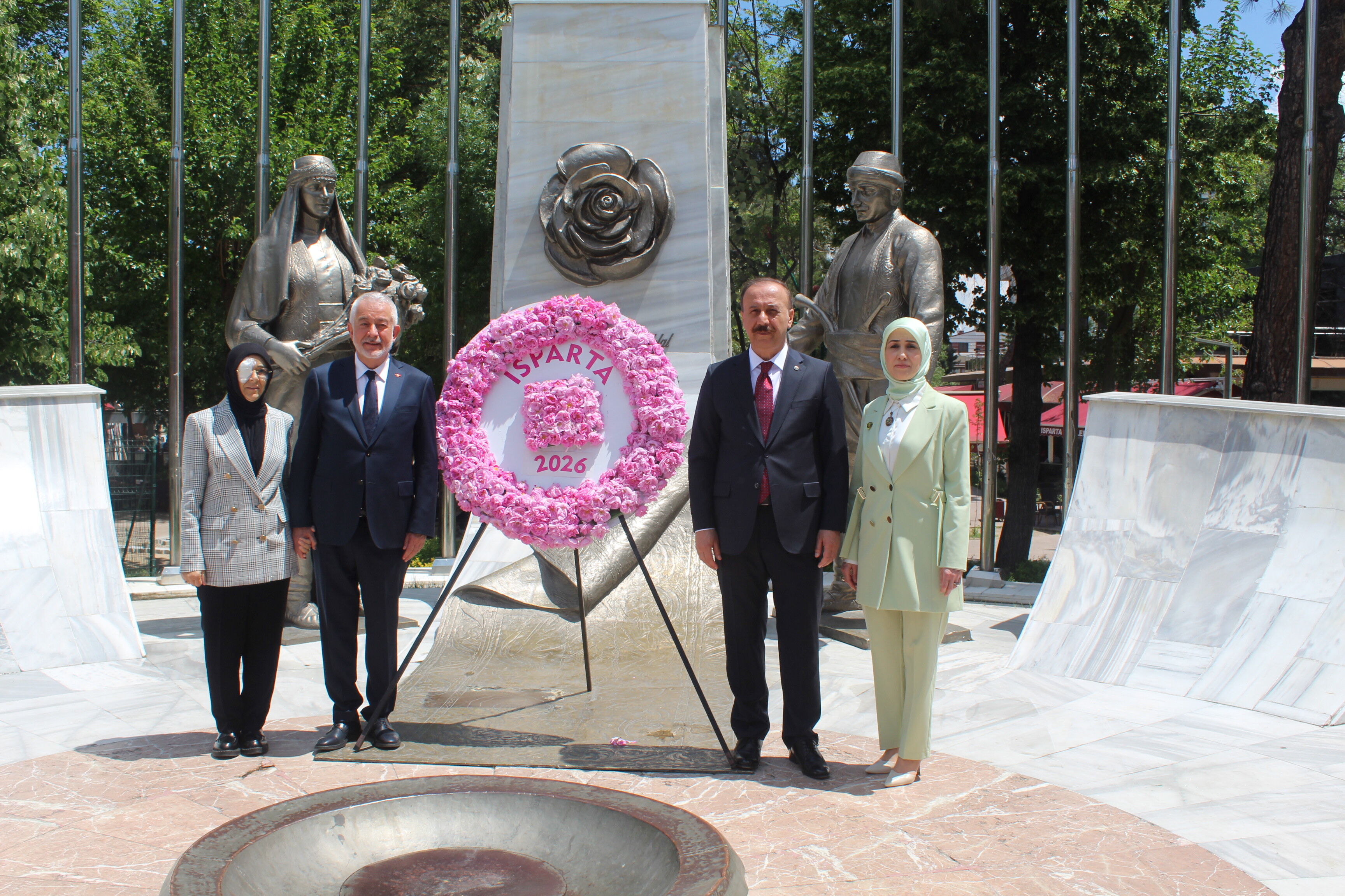 Gül Festi̇vali̇ Çelenk Sunma Töreni̇yle Başladi (3)