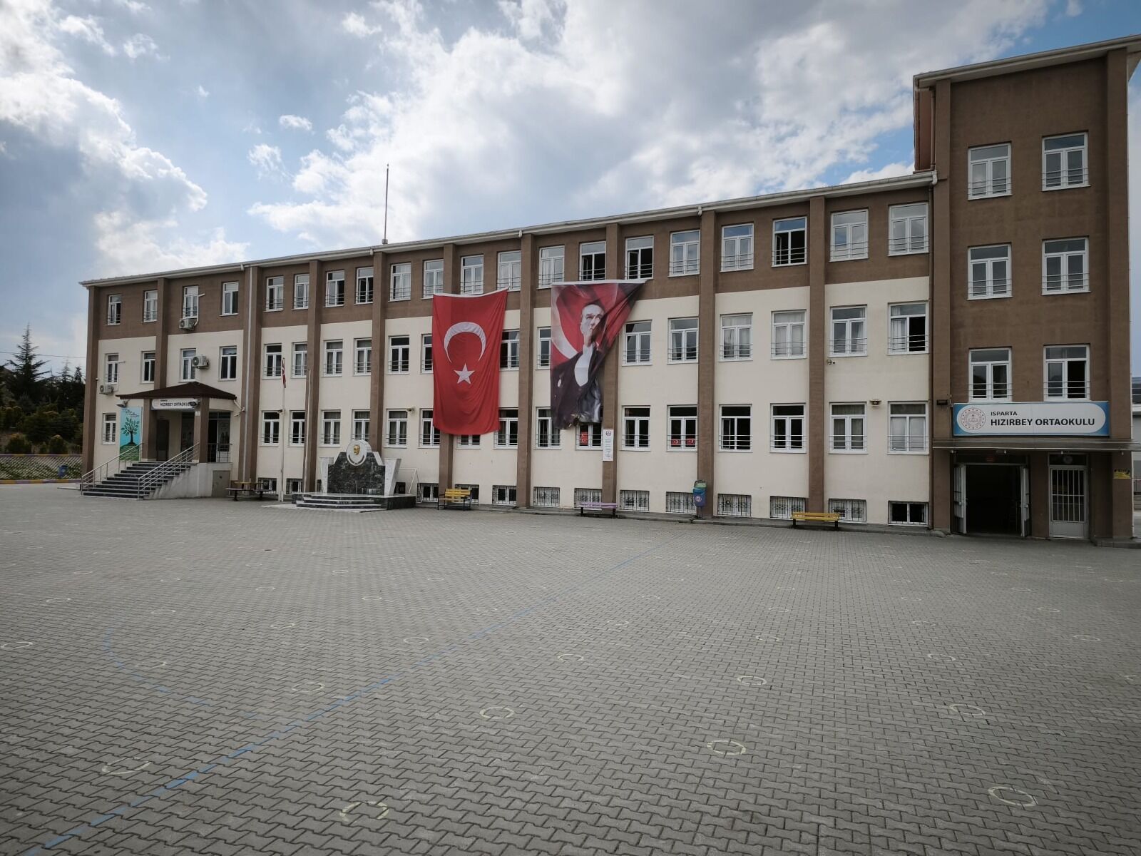 Hizirbey Ortaokulu'ndan İlk Yüzde 25'Li̇k Di̇li̇mde 106 Öğrenci̇ (2)