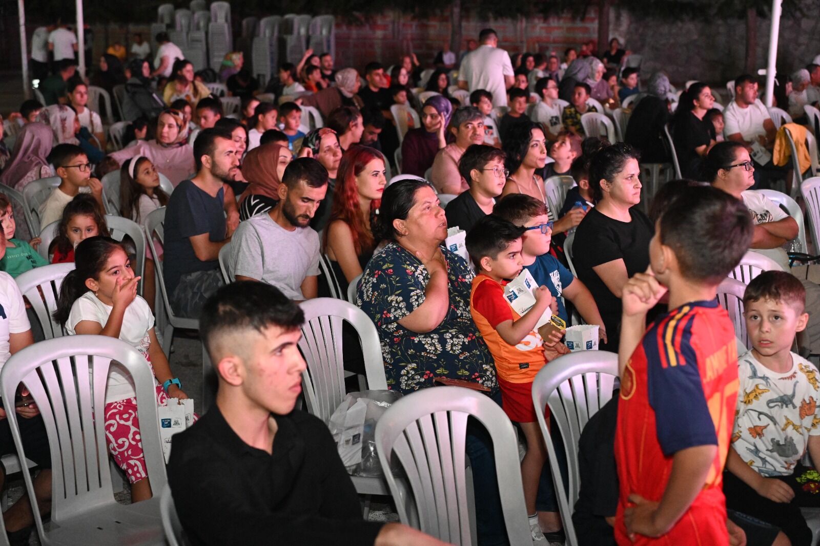 Dere Mahallesi̇'nde Çocuklar İçi̇n Unutulmaz Yaz Akşami Si̇nemasi (10)