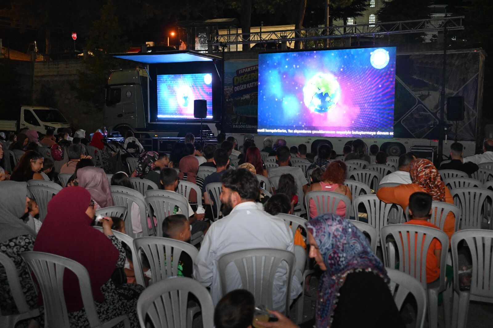 Dere Mahallesi̇'nde Çocuklar İçi̇n Unutulmaz Yaz Akşami Si̇nemasi (13)