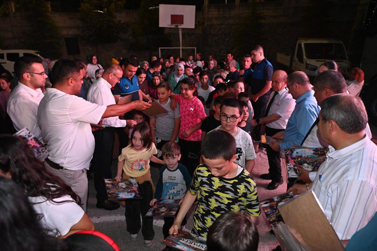 Dere Mahallesi̇'nde Çocuklar İçi̇n Unutulmaz Yaz Akşami Si̇nemasi (14)