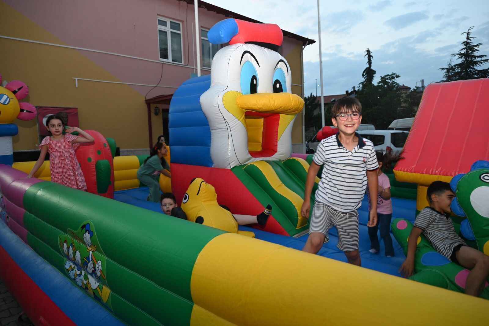Dere Mahallesi̇'nde Çocuklar İçi̇n Unutulmaz Yaz Akşami Si̇nemasi (4)