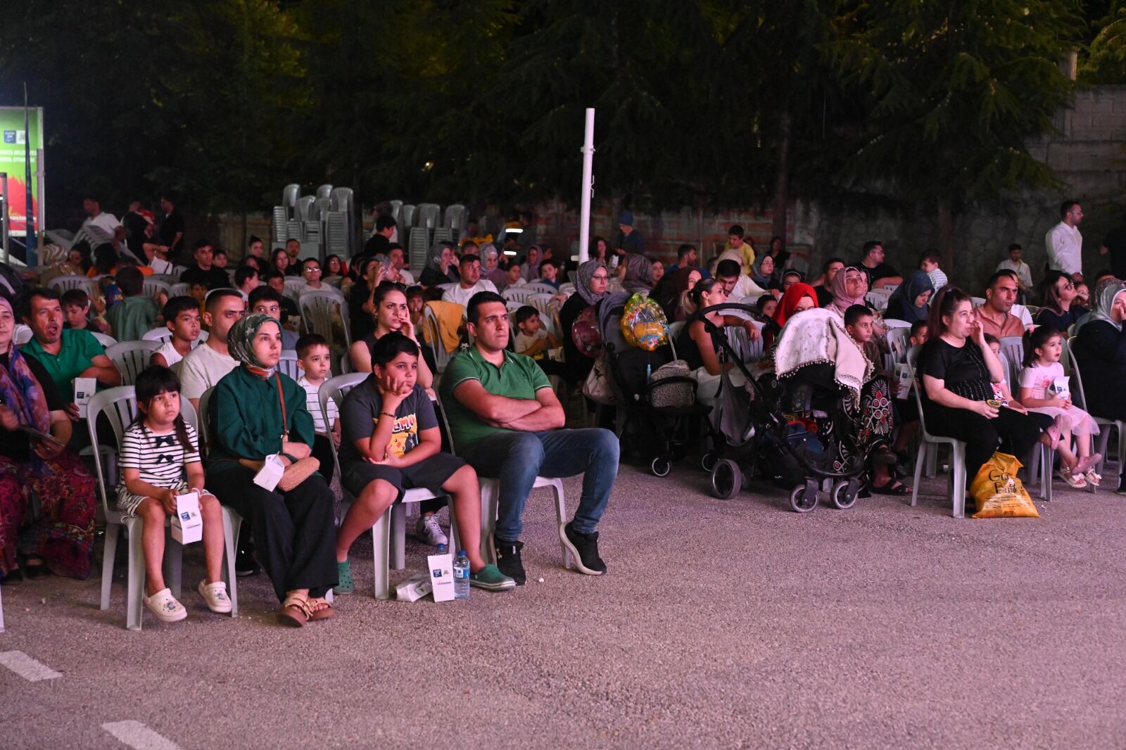 Dere Mahallesi̇'nde Çocuklar İçi̇n Unutulmaz Yaz Akşami Si̇nemasi (7)
